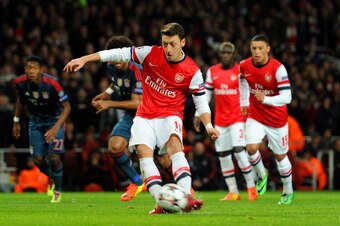 LONDON, ENGLAND - FEBRUARY 19:  Mesut Oezil of Arsenal misses from the penalty spot during the UEFA Champions League Round of 16 first leg match between Arsenal and FC Bayern Muenchen at Emirates Stadium on February 19, 2014 in London, England.  (Photo by