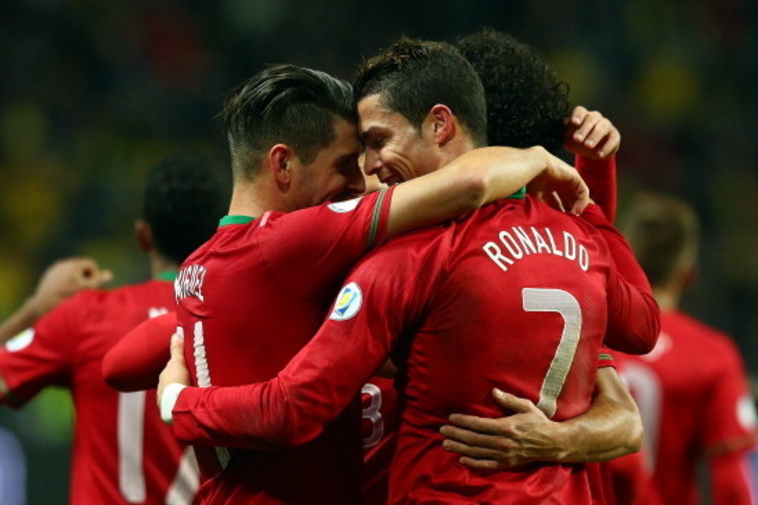 STOCKHOLM, SWEDEN - NOVEMBER 19:  Cristiano Ronaldo of Portugal celebrates after scoring their 3rd goal during the FIFA 2014 World Cup Qualifier Play-off Second Leg match between Sweden and Portugal at Friends Arena on November 19, 2013 in Stockholm, Swed