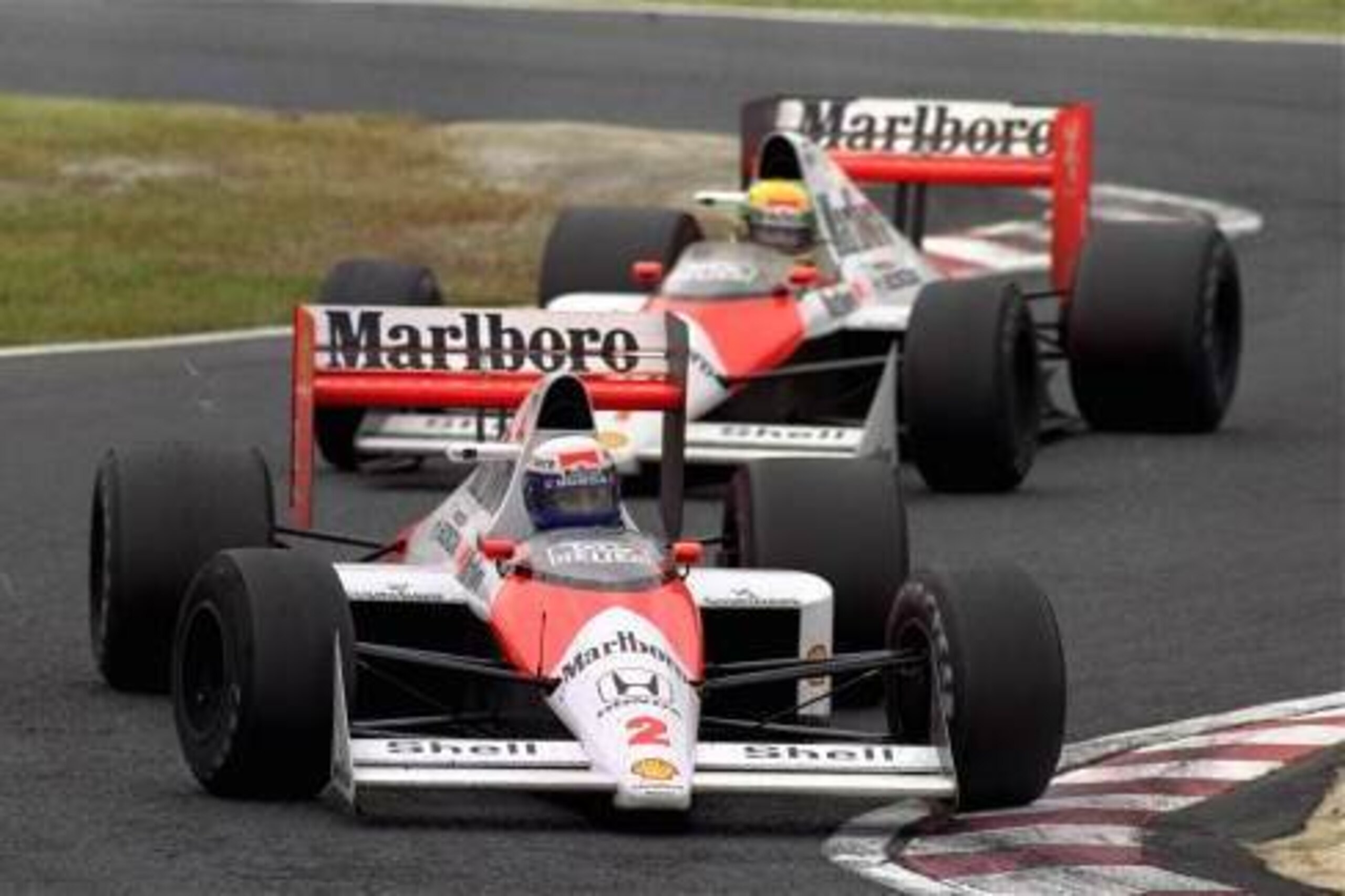 Prost leads Senna in the 1989 Japanese Grand Prix.
