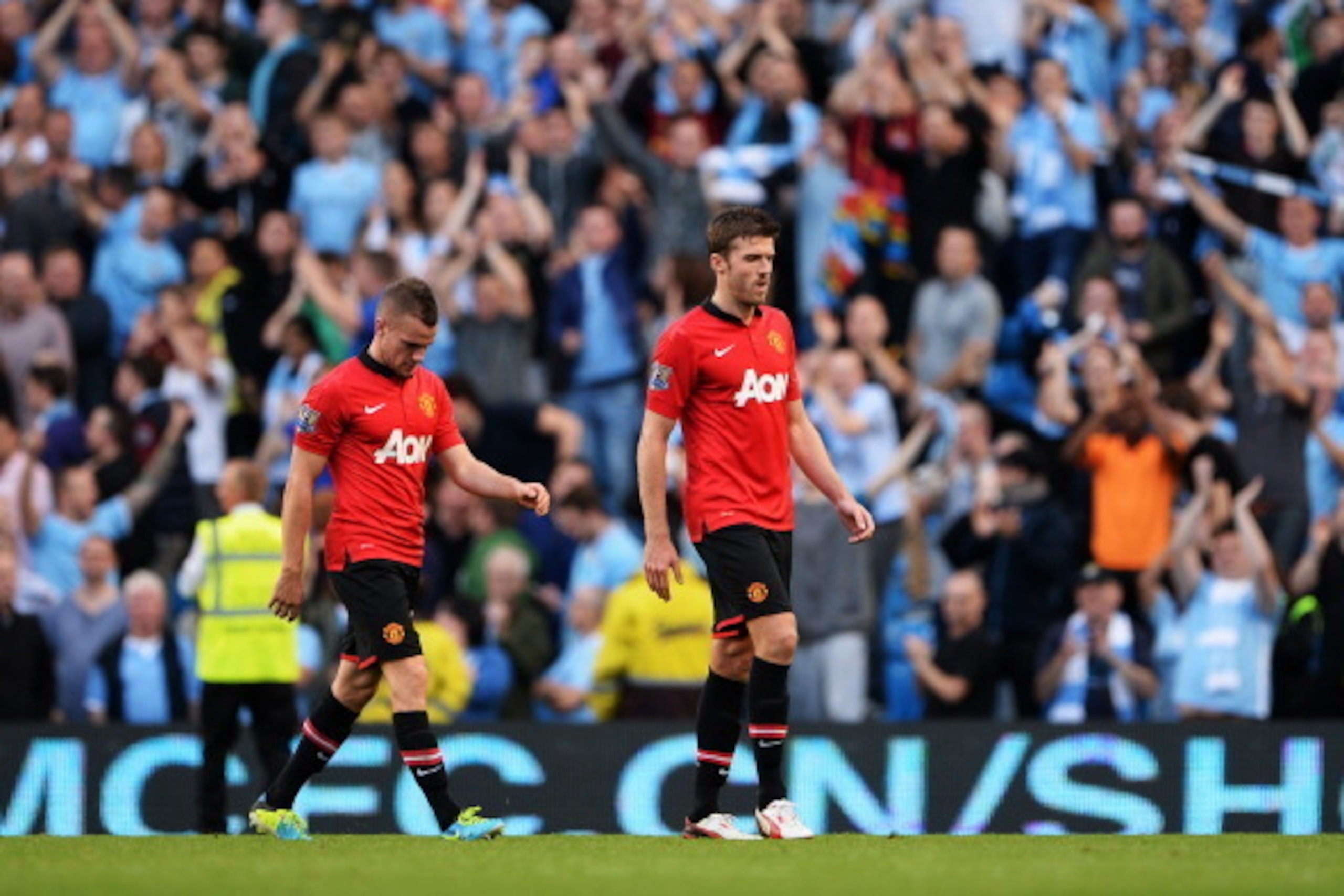 MANCHESTER, ENGLAND - SEPTEMBER 22:  (L-R) Tom Cleverley and Michael Carrick of Manchester United look dejected in defeat after the Barclays Premier League match between Manchester City and Manchester United at the Etihad Stadium on September 22, 2013 in 