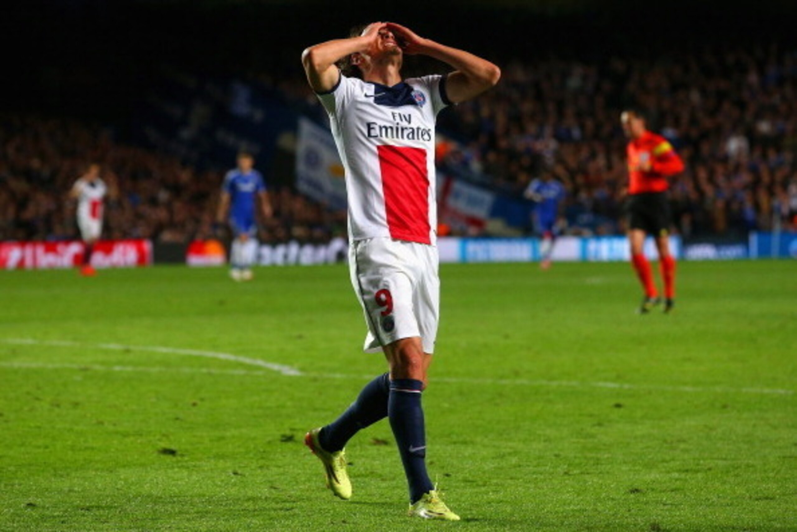 LONDON, ENGLAND - APRIL 08:  Edinson Cavani of PSG reacts after missing a chance on goal during the UEFA Champions League Quarter Final second leg match between Chelsea and Paris Saint-Germain FC at Stamford Bridge on April 8, 2014 in London, England.  (P