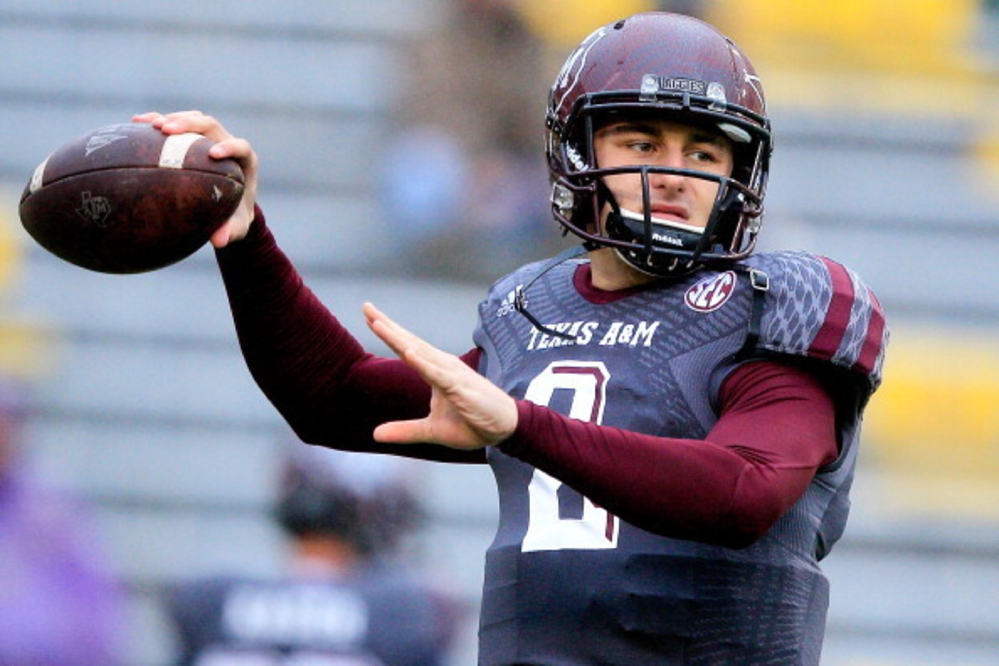 BATON ROUGE, LA - NOVEMBER 23:  Quarterback Johnny Manziel #2 of the Texas A&M Aggies warms up before taking on the LSU Tigers at Tiger Stadium on November 23, 2013 in Baton Rouge, Louisiana.  (Photo by Sean Gardner/Getty Images)