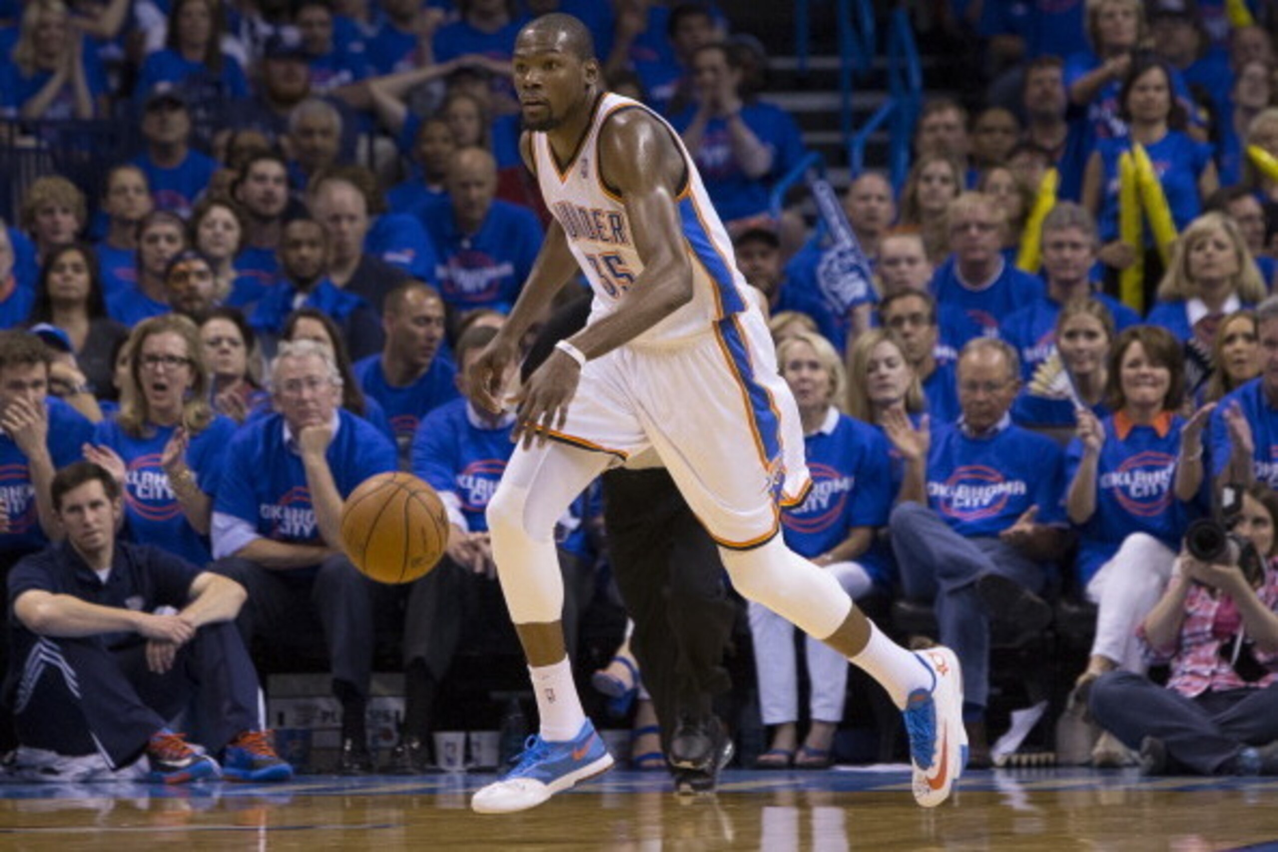 OKLAHOMA CITY, OK - MAY 5: Kevin Durant #35 of the Oklahoma City Thunder drives against the Los Angeles Clippers in Game One of the Western Conference Semifinals during the 2014 NBA Playoffs at the Chesapeake Arena on May 5, 2014 in Oklahoma City, Oklahom