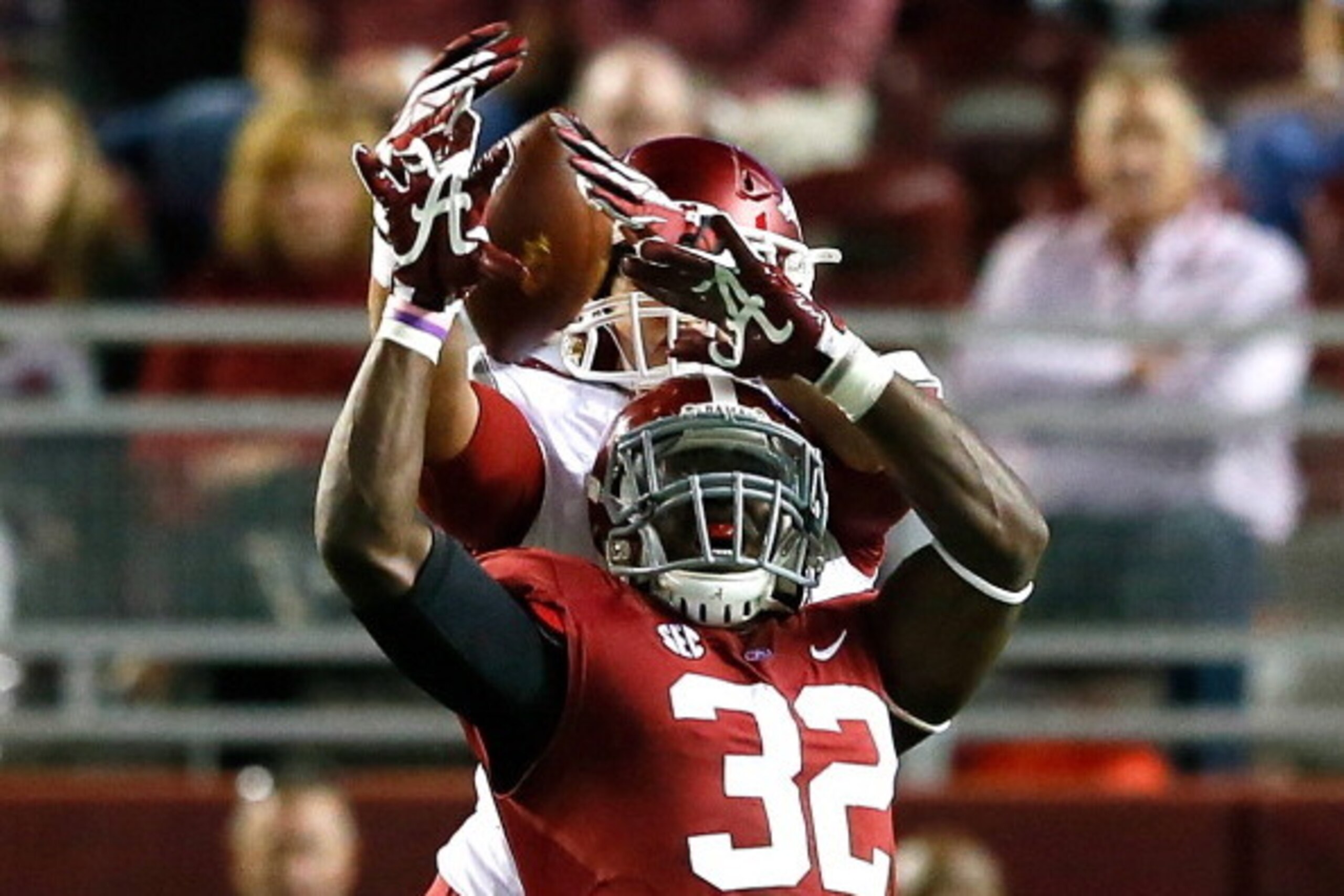 TUSCALOOSA, AL - OCTOBER 19:  C.J. Mosley #32 of the Alabama Crimson Tide breaks up a pass intended for Hunter Henry #84 of the Arkansas Razorbacks at Bryant-Denny Stadium on October 19, 2013 in Tuscaloosa, Alabama.  (Photo by Kevin C. Cox/Getty Images)
