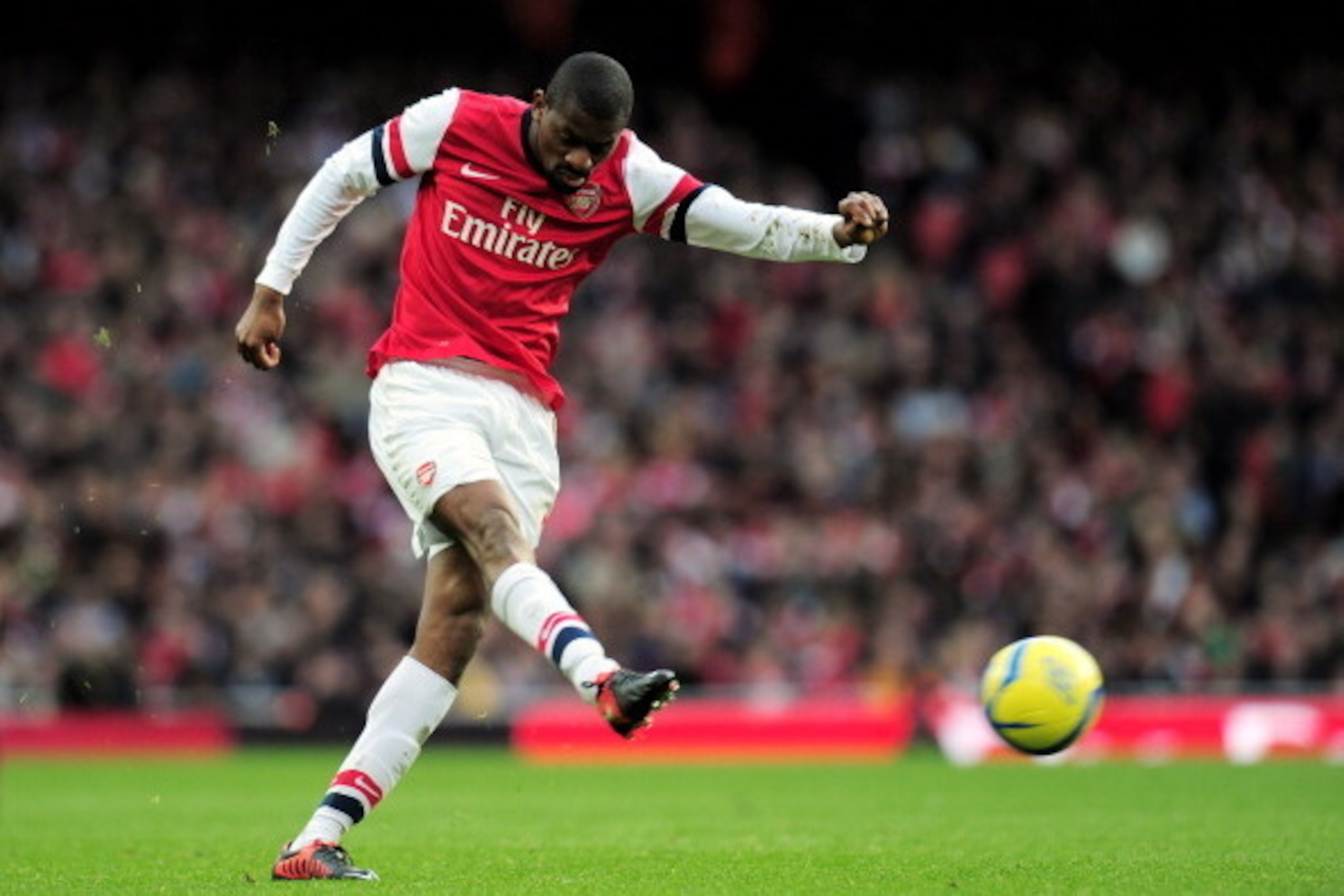 LONDON, ENGLAND - FEBRUARY 16:  Abou Diaby of Arsenal takes a shot on goal during the FA Cup with Budweiser fifth round match between Arsenal and Blackburn Rovers at Emirates Stadium on February 16, 2013 in London, England.  (Photo by Shaun Botterill/Gett