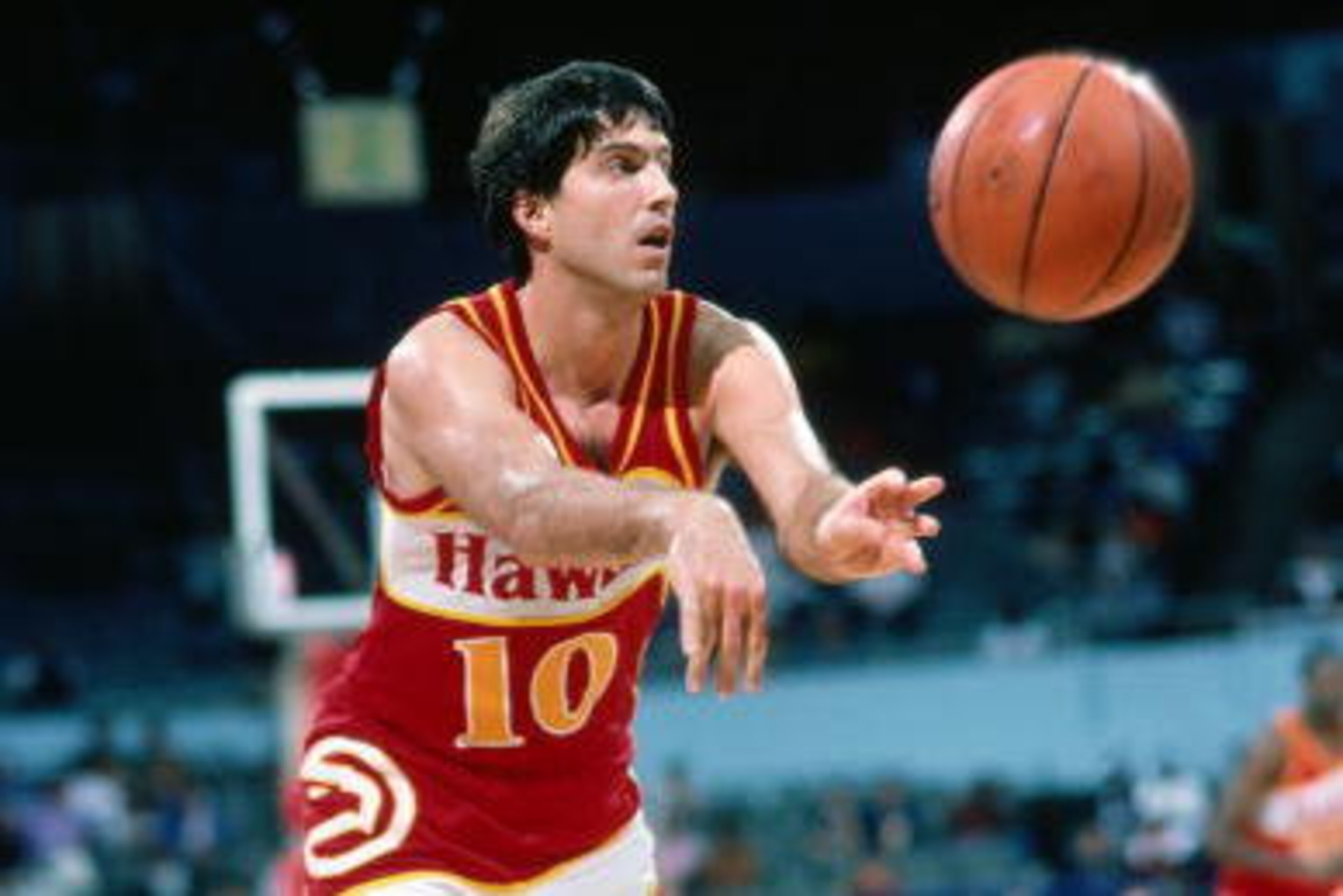 LOS ANGELES - 1985:  Randy Wittman #10 of the Atlanta Hawks throws a pass against the Los Angeles Clippers during the NBA game at the L.A. Memorial Sports Arena circa 1985 in Los Angeles, California.  NOTE TO USER: User expressly acknowledges and agrees t