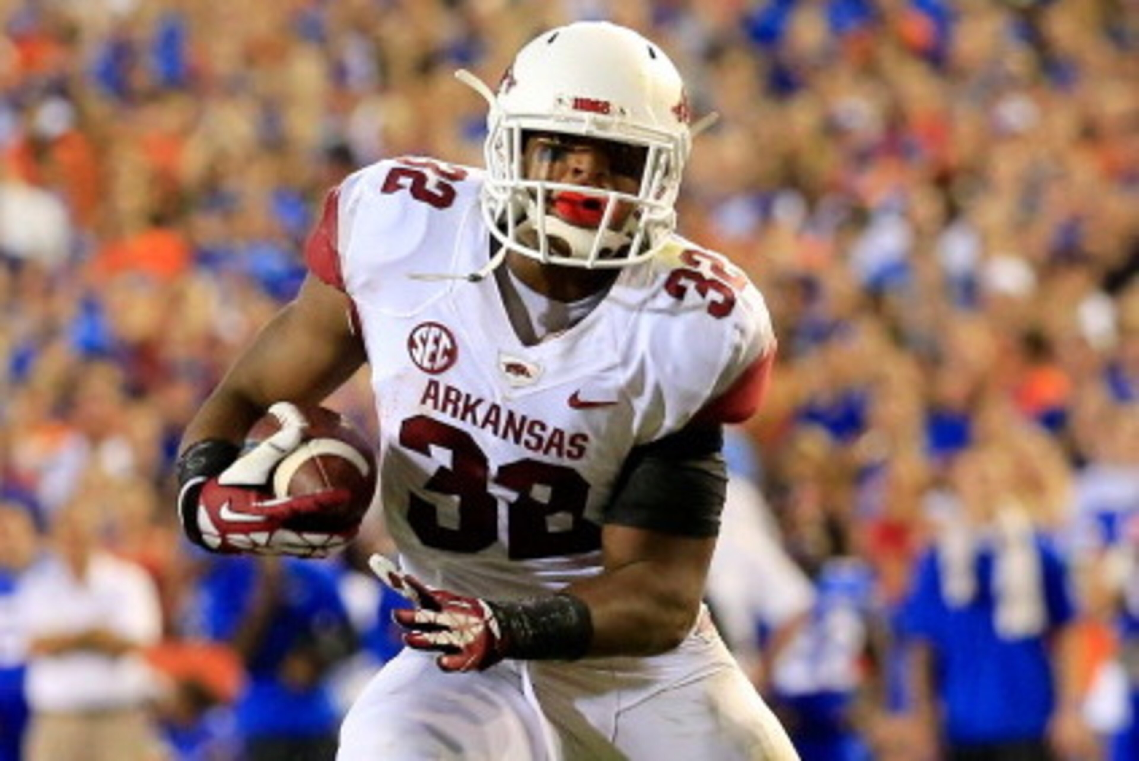 GAINESVILLE, FL - OCTOBER 05:  Jonathan Williams #32 of the Arkansas Razorbacks runs for a touchdown during the game against the Florida Gators at Ben Hill Griffin Stadium on October 5, 2013 in Gainesville, Florida.  (Photo by Sam Greenwood/Getty Images)