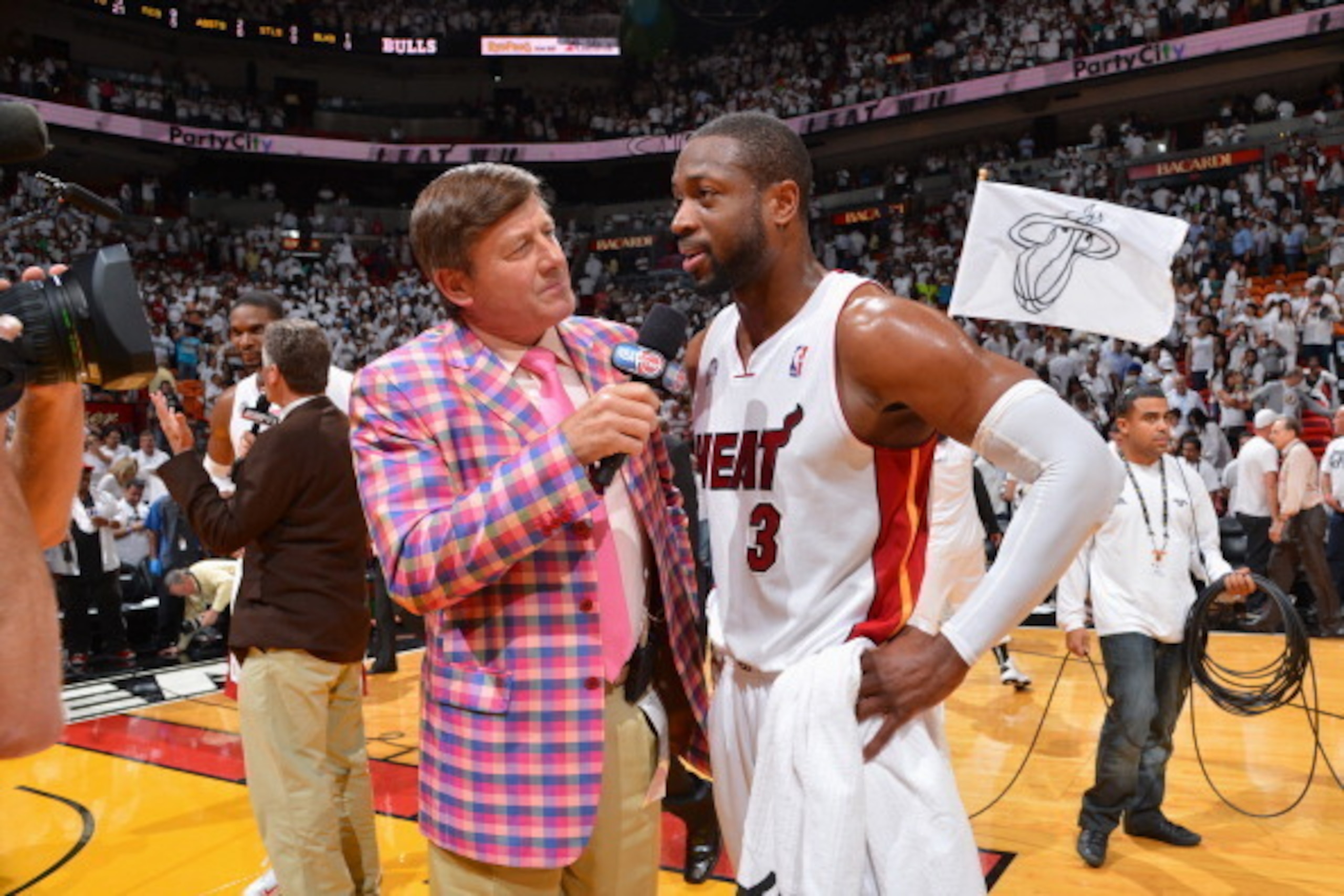 MIAMI, FL - MAY 15: TNT reporter Craig Sager interviews Dwyane Wade #3 of the Miami Heat after the game against the Chicago Bulls in Game Five of the Eastern Conference Semifinals during the 2013 NBA Playoffs on May 15, 2013 at American Airlines Arena in MIAMI, FL - MAY 15: TNT reporter Craig Sager interviews Dwyane Wade #3 of the Miami Heat after the game against the Chicago Bulls in Game Five of the Eastern Conference Semifinals during the 2013 NBA Playoffs on May 15, 2013 at American Airlines Arena in