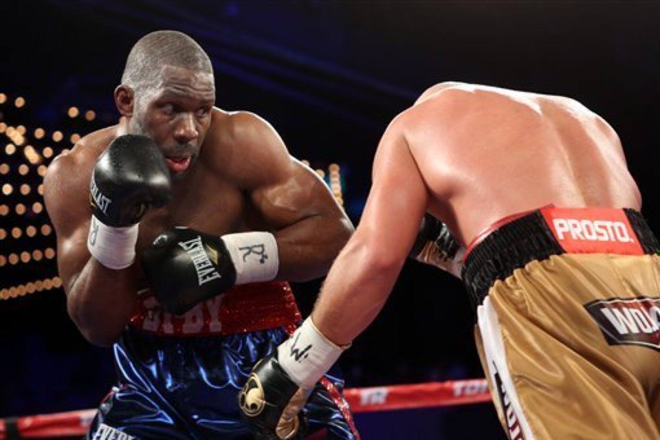 Lampley says Jennings fights in a defensive style.