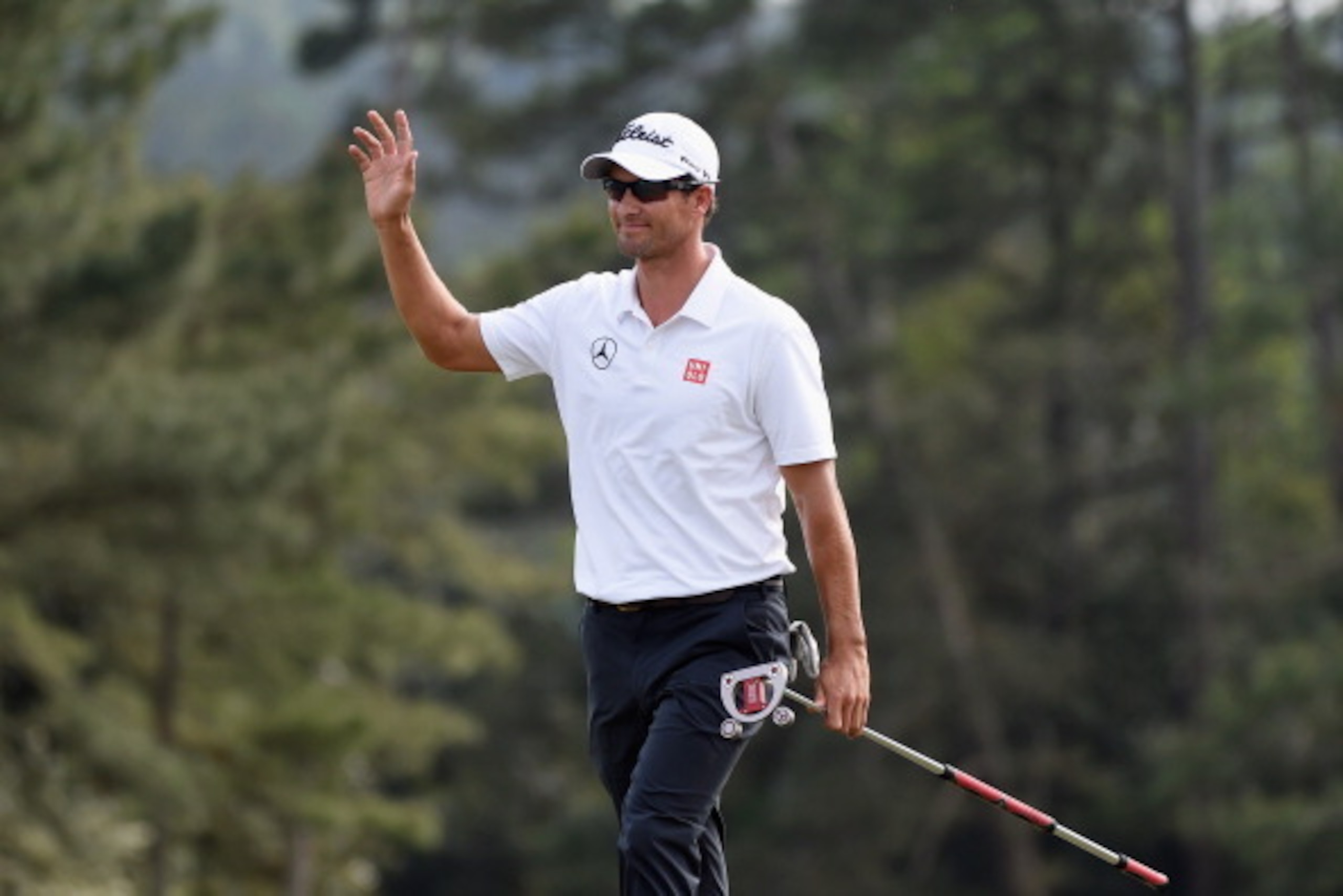 AUGUSTA, GA - APRIL 13:  Adam Scott of Australia waves to the gallery on the 18th green during the final round of the 2014 Masters Tournament at Augusta National Golf Club on April 13, 2014 in Augusta, Georgia.  (Photo by Harry How/Getty Images)