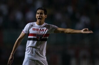 SAO PAULO, BRAZIL - MAY 03: Paulo Henrique Ganso of Sao Paulo team during the Brasileirao Series A 2014 match between Sao Paulo and Coritiba at Pacaembu Stadium on May 03, 2014 in Sao Paulo, Brazil. (Photo by Jonne Roriz/Getty Images)