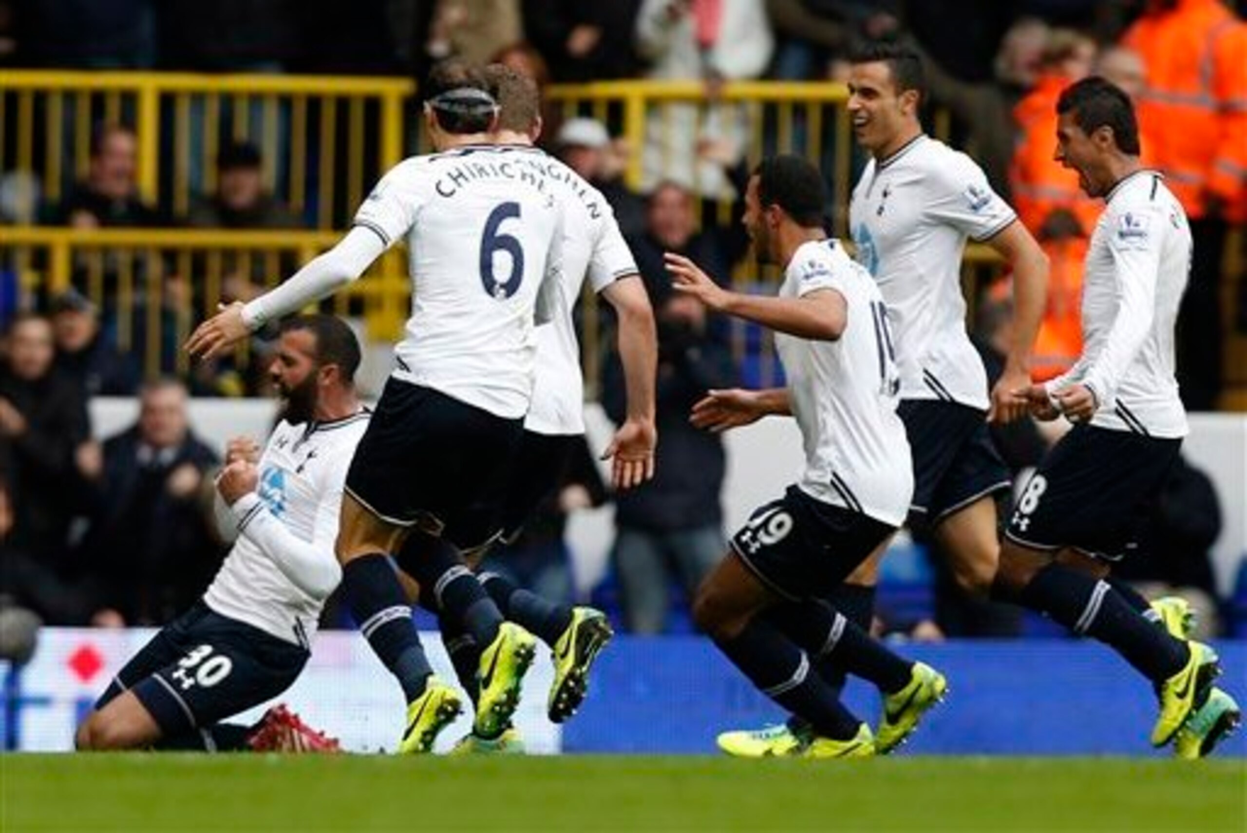 Sandro celebrates scoring in Spurs' 2-2 draw with Manchester United.
