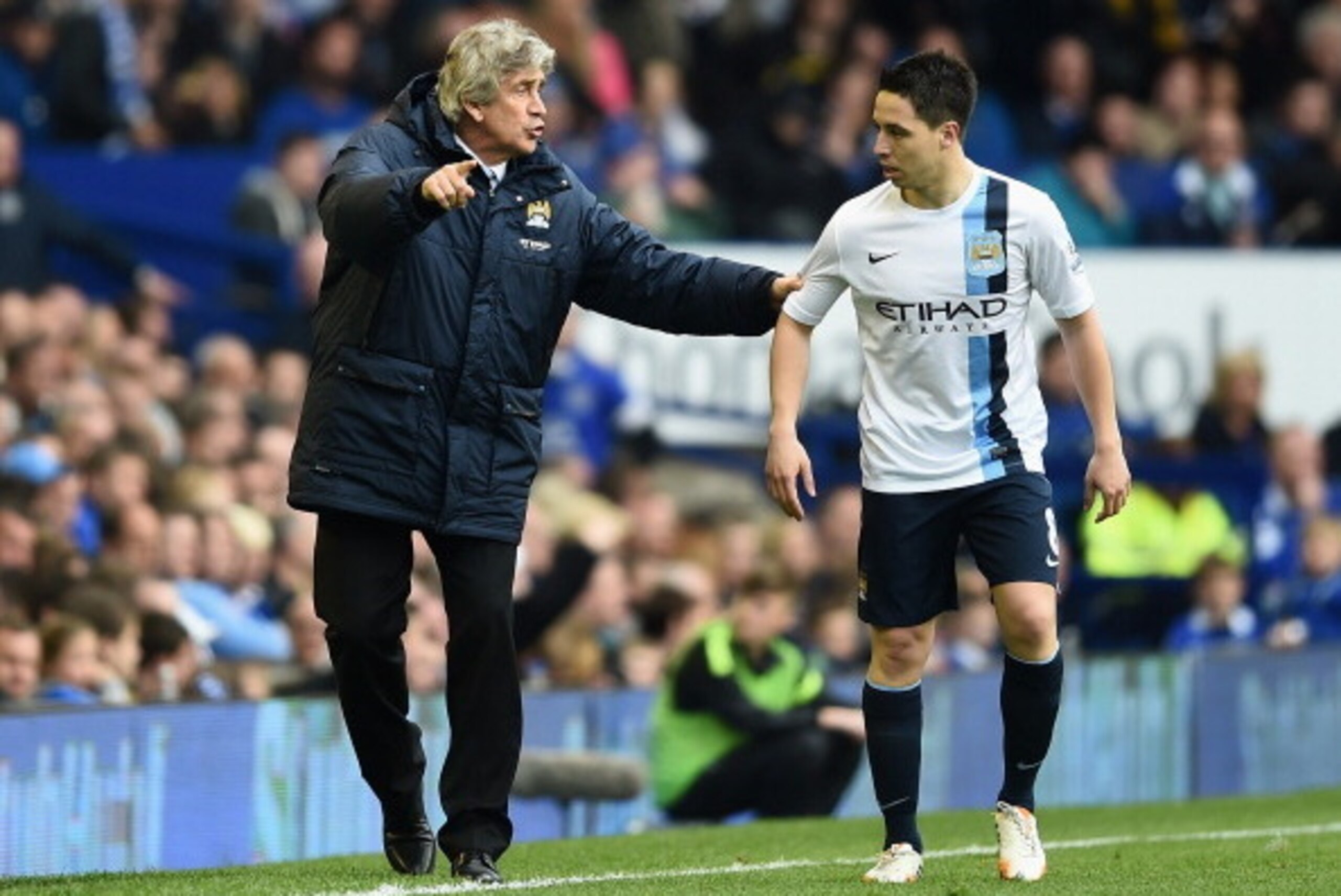 LIVERPOOL, ENGLAND - MAY 03:  Manchester City Manager Manuel Pellegrini gives orders to Samir Nasri  during the Barclays Premier League match between Everton and Manchester City at Goodison Park on May 3, 2014 in Liverpool, England.  (Photo by Laurence Gr