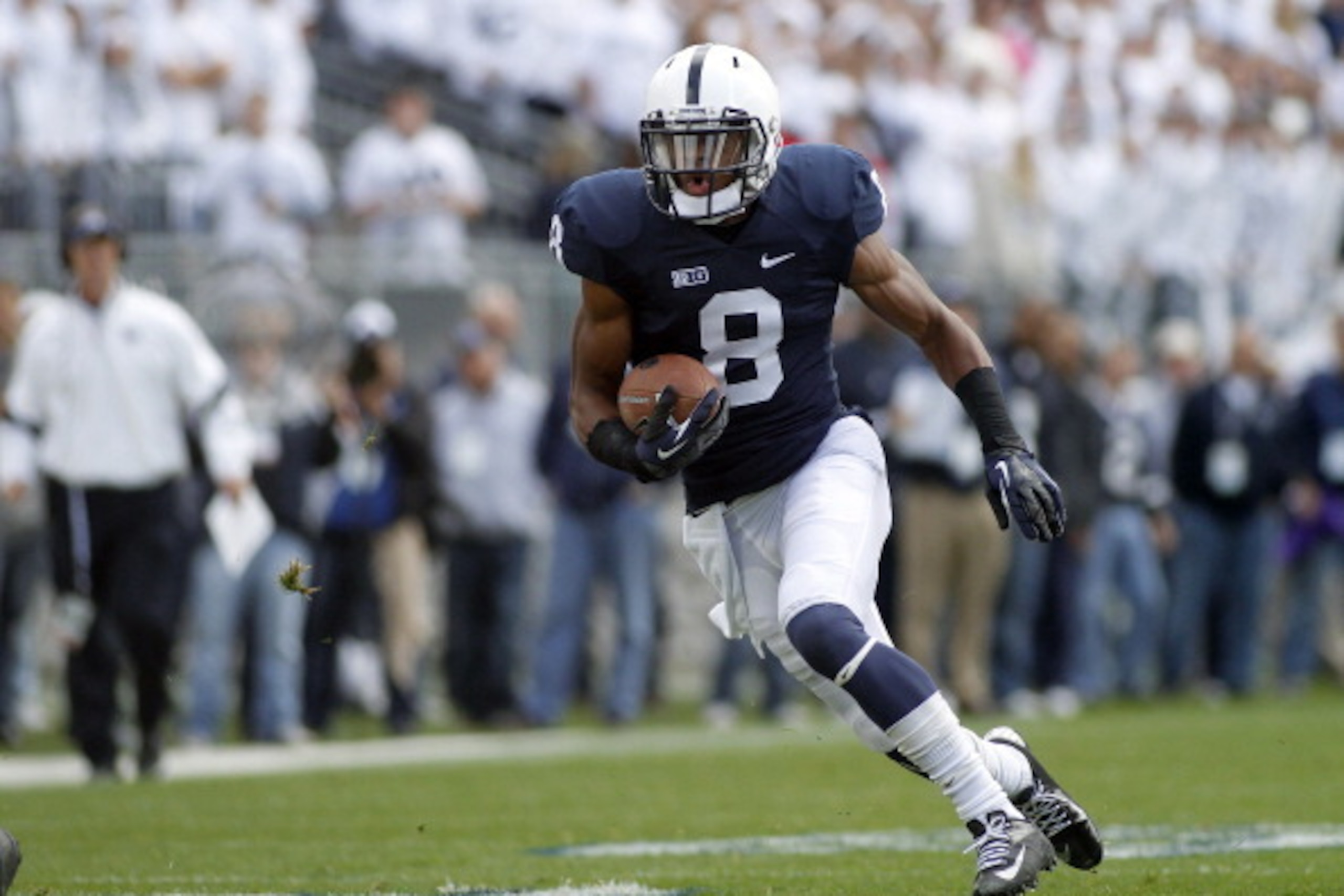 STATE COLLEGE, PA - OCTOBER 06:  Allen Robinson #8 of the Penn State Nittany Lions runs after making a catch against the Northwestern Wildcats during the game on October 6, 2012 at Beaver Stadium in State College, Pennsylvania.  (Photo by Justin K. Aller/