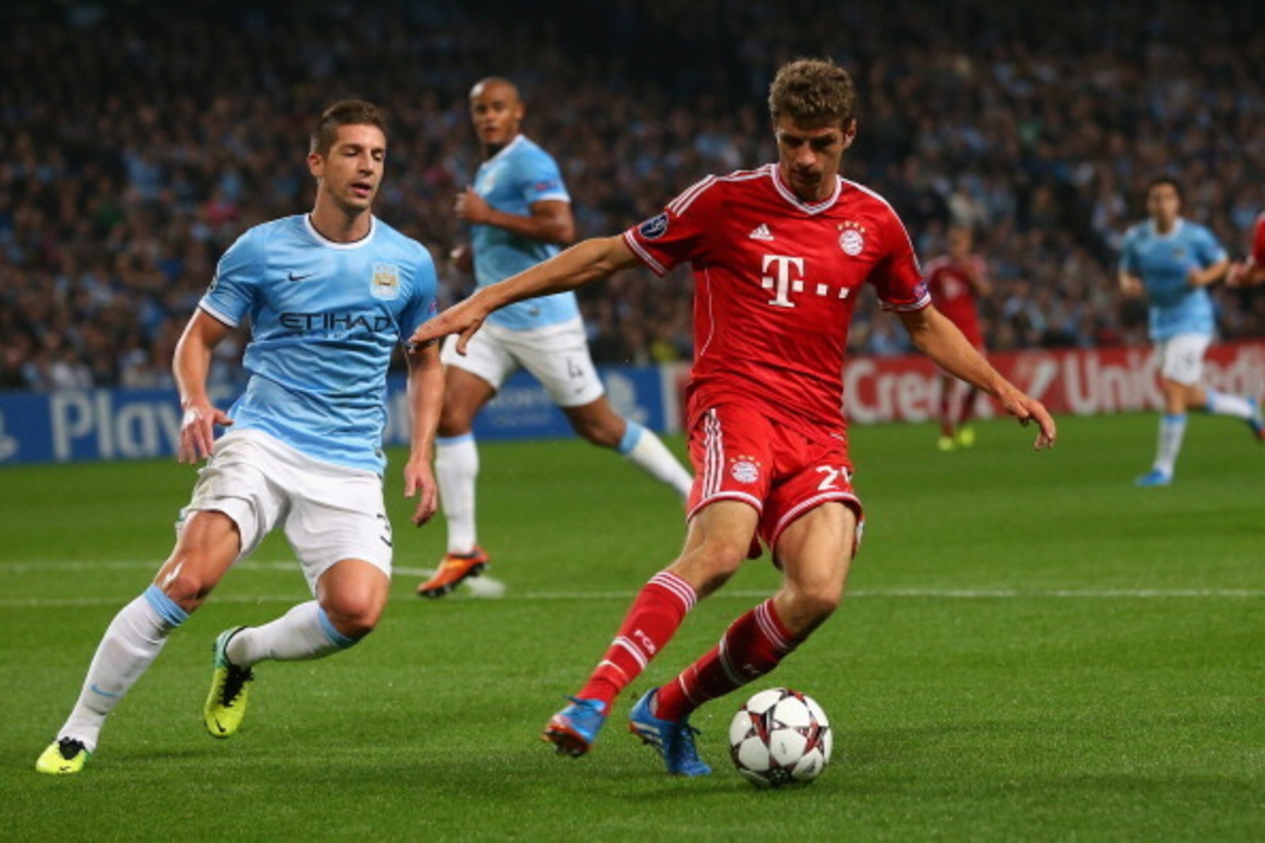 MANCHESTER, ENGLAND - OCTOBER 02:  Thomas Muller of Muenchen battles with Matija Nastasic of Manchester City during the UEFA Champions League Group D match between Manchester City and FC Bayern Muenchen at Etihad Stadium on October 2, 2013 in Manchester, 