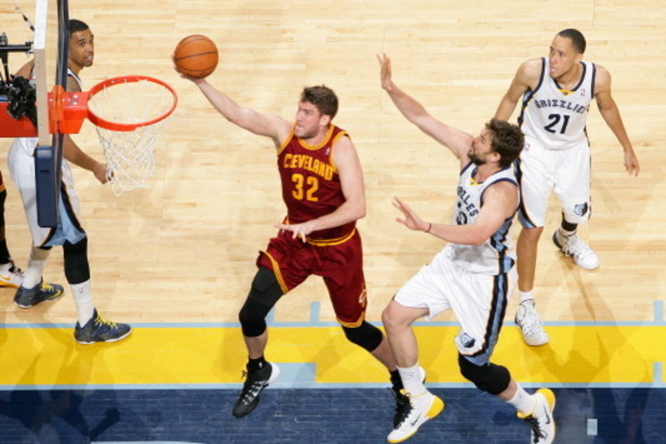 MEMPHIS, TN - MARCH 1: Spencer Hawes #32 of the Cleveland Cavaliers shoots the ball against the Memphis Grizzlies on March 1, 2014 at FedExForum in Memphis, Tennessee. NOTE TO USER: User expressly acknowledges and agrees that, by downloading and or using 