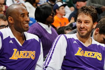 ATLANTA, GA - DECEMBER 16:  Kobe Bryant #24 and Pau Gasol #16 of the Los Angeles Lakers enjoy a laugh during the first half against the Atlanta Hawks at Philips Arena on December 16, 2013 in Atlanta, Georgia.  NOTE TO USER: User expressly acknowledges and