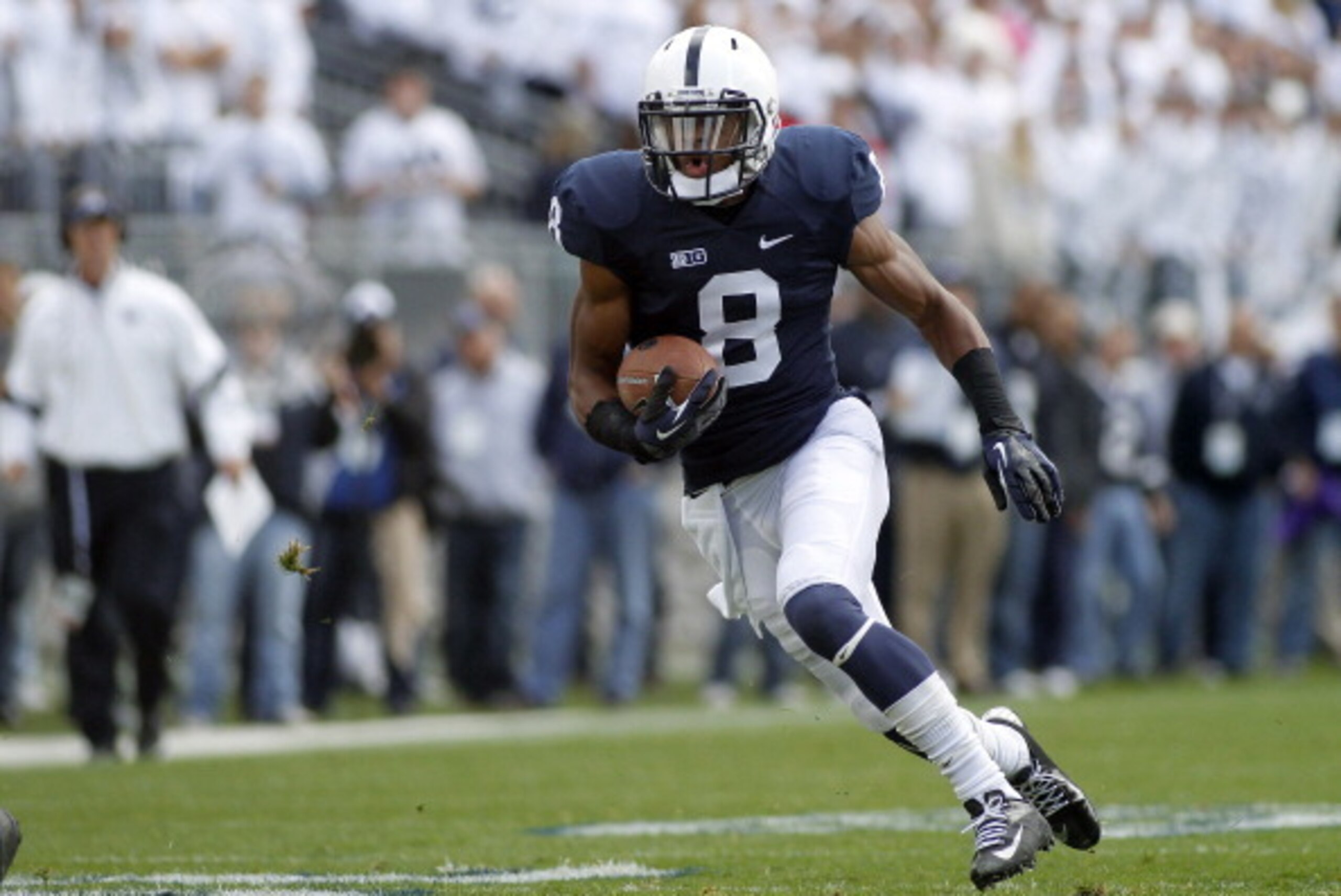 STATE COLLEGE, PA - OCTOBER 06:  Allen Robinson #8 of the Penn State Nittany Lions runs after making a catch against the Northwestern Wildcats during the game on October 6, 2012 at Beaver Stadium in State College, Pennsylvania.  (Photo by Justin K. Aller/