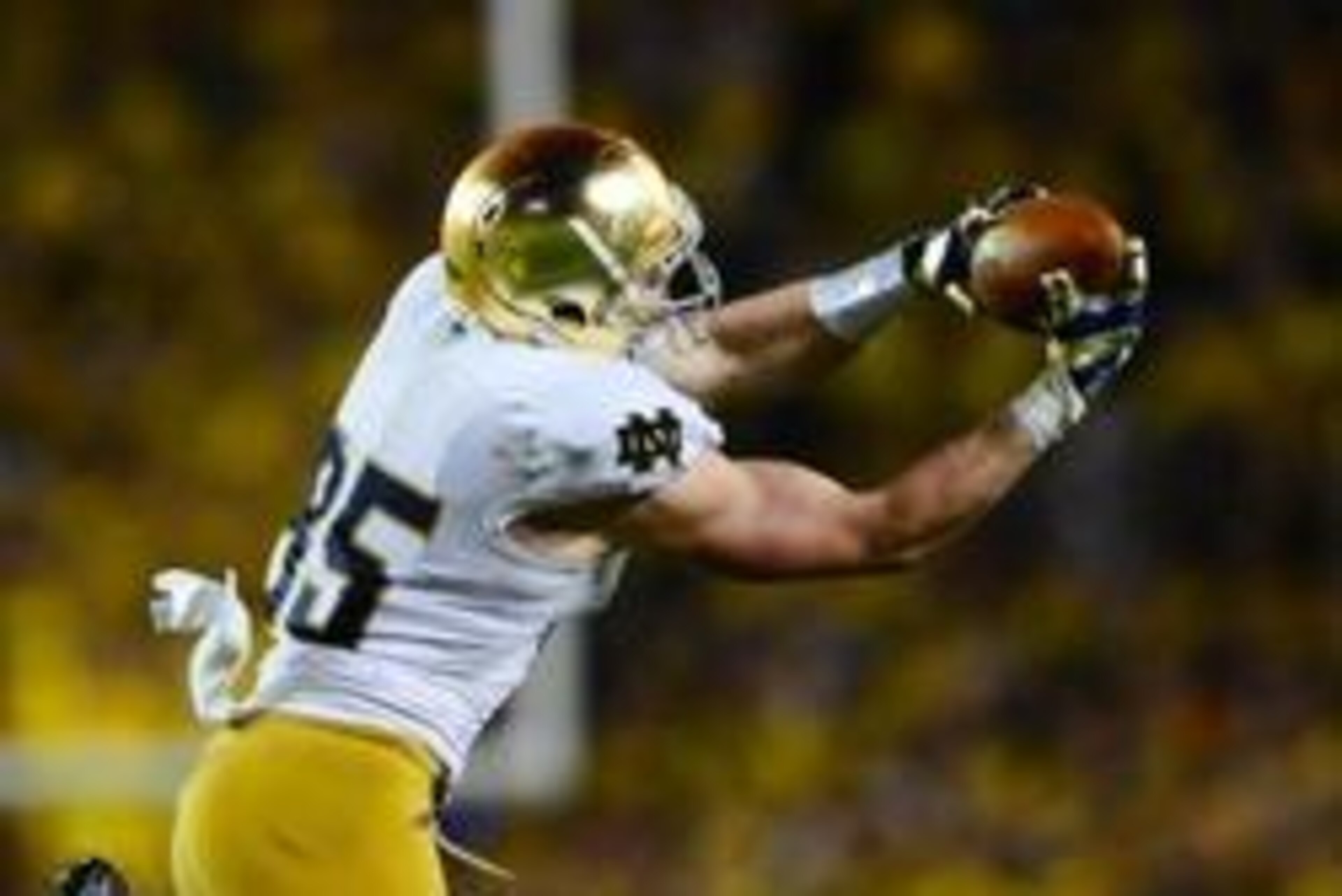 Sep 7, 2013; Ann Arbor, MI, USA; Notre Dame Fighting Irish tight end Troy Niklas (85) makes a catch during the fourth quarter against the Michigan Wolverines at Michigan Stadium. Michigan Wolverines defeated Notre Dame Fighting Irish 41-30. Mandatory Cred