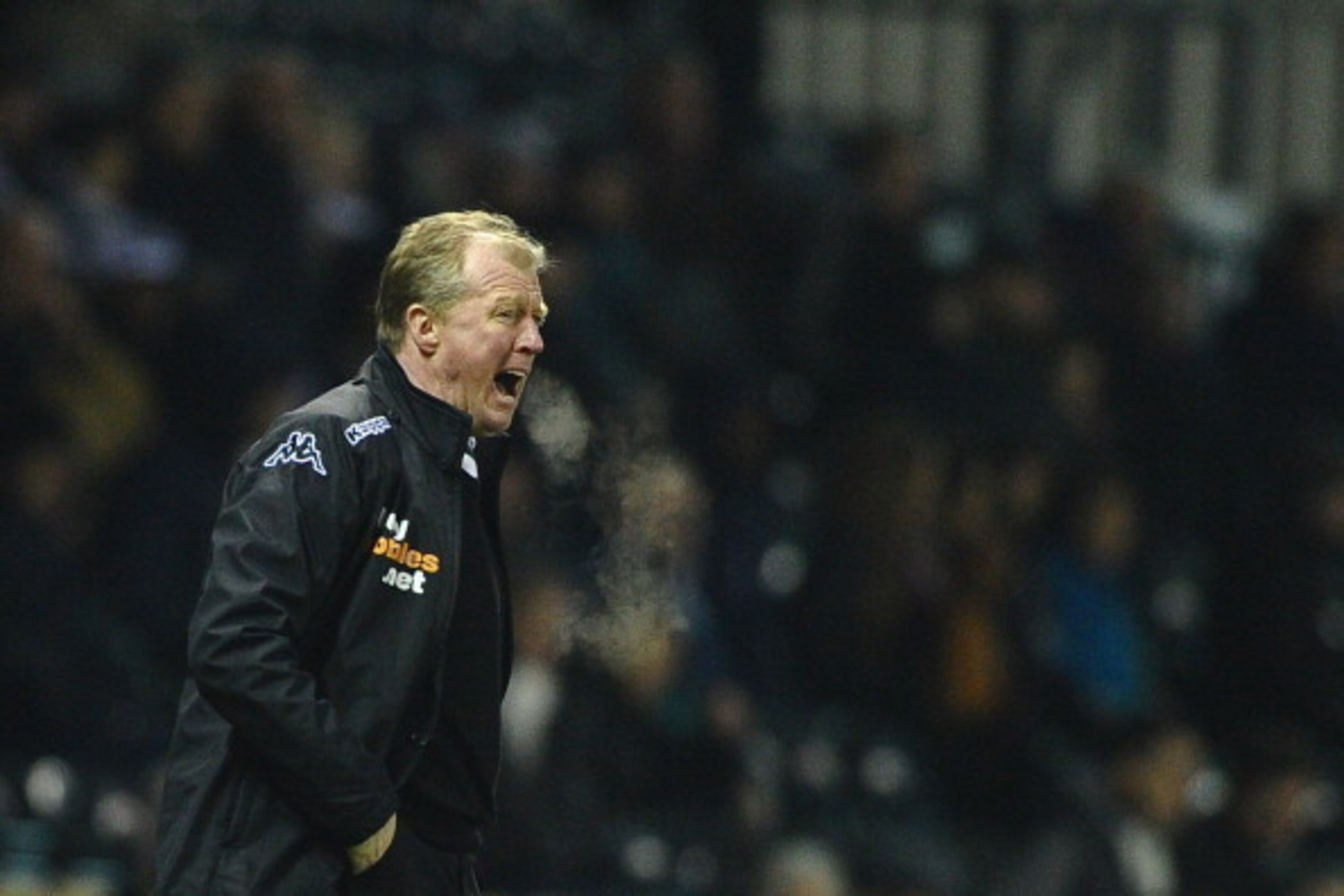 DERBY, ENGLAND - FEBRUARY 10: Steve McClaren of Derby County gives out instructions during the Sky Bet Championship match between Derby County and Queens Park Rangers on February 10, 2014 in Derby, England. (Photo by Laurence Griffiths/Getty Images) DERBY, ENGLAND - FEBRUARY 10: Steve McClaren of Derby County gives out instructions during the Sky Bet Championship match between Derby County and Queens Park Rangers on February 10, 2014 in Derby, England. (Photo by Laurence Griffiths/Getty Images)