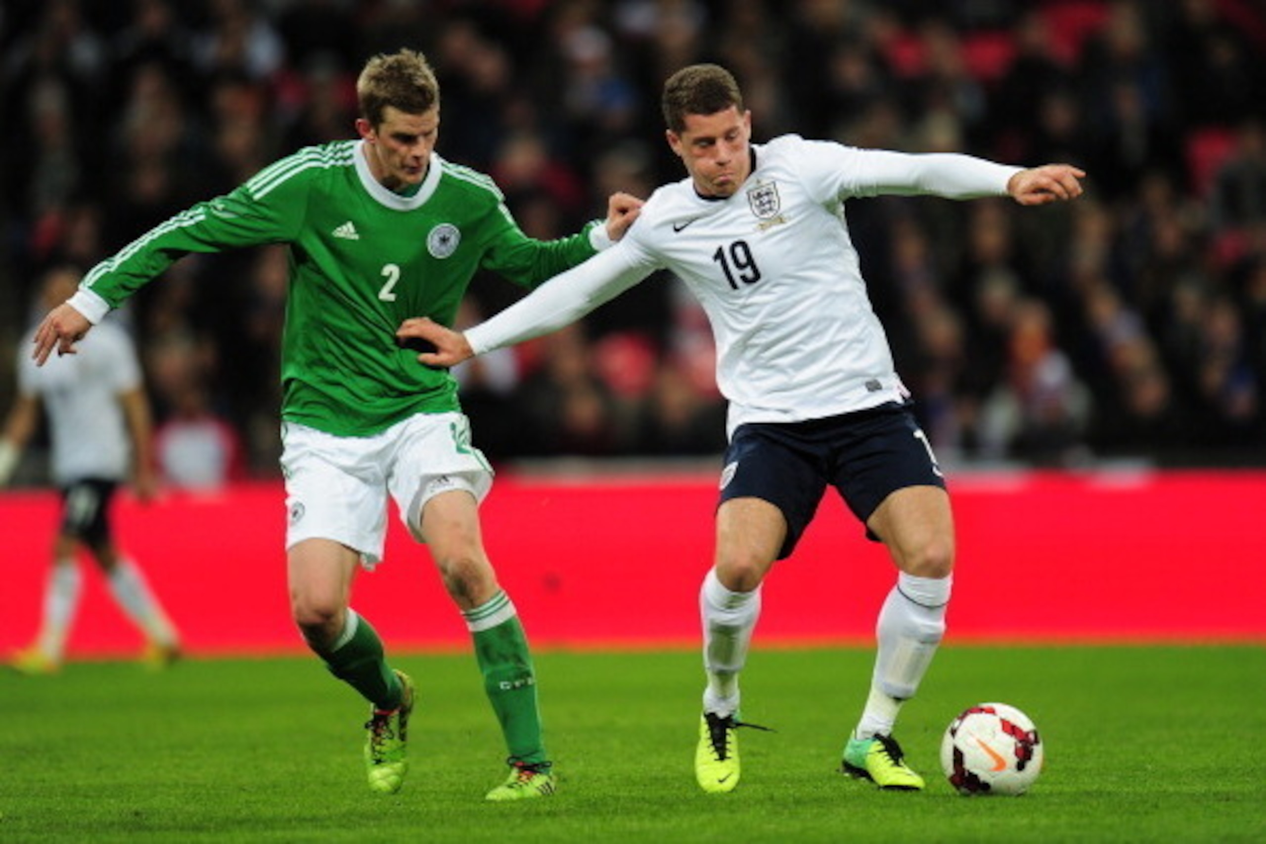 LONDON, ENGLAND - NOVEMBER 19:  Ross Barkley of England holds off Sven Bender of Germany during the international friendly match between England and Germany at Wembley Stadium on November 19, 2013 in London, England.  (Photo by Shaun Botterill/Getty Image