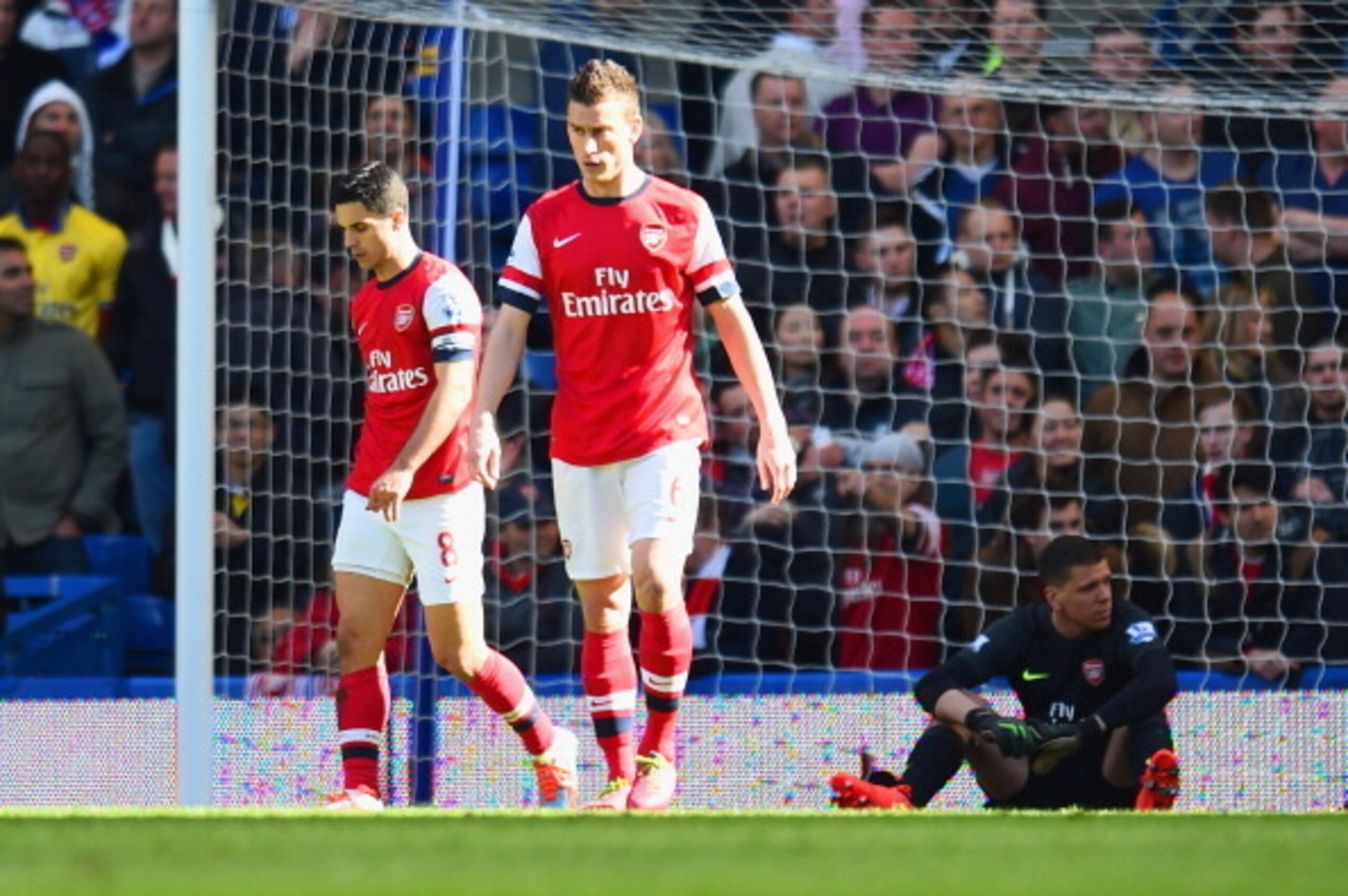 LONDON, ENGLAND - MARCH 22:  A dejected Mikel Arteta and Laurent Koscielny of Arsenal after conceding a fourth goal during the Barclays Premier League match between Chelsea and Arsenal at Stamford Bridge on March 22, 2014 in London, England.  (Photo by Sh