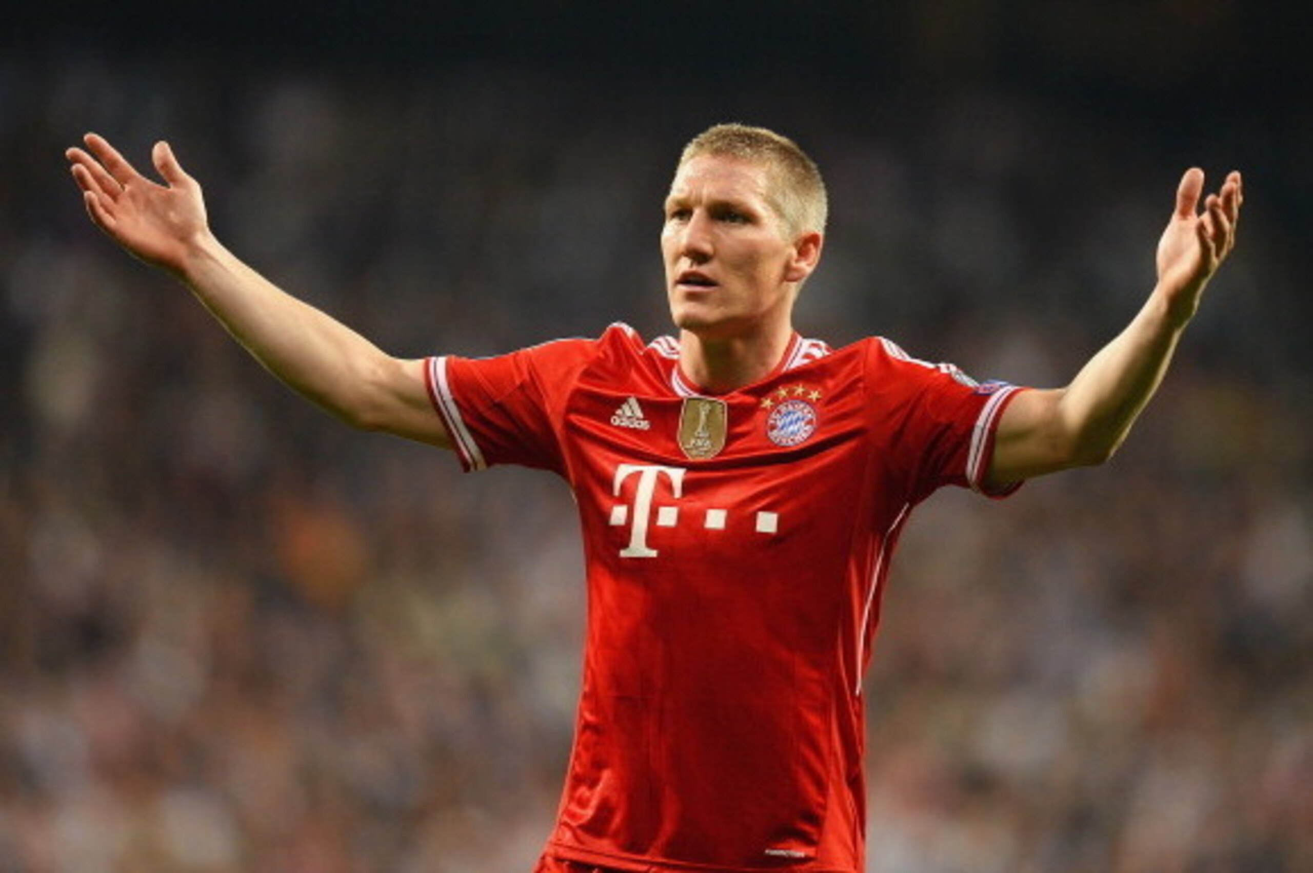 MADRID, SPAIN - APRIL 23:  Bastian Schweinsteiger of Bayern Muenchen looks dejected during the UEFA Champions League semi-final first leg match between Real Madrid and FC Bayern Muenchen at the Estadio Santiago Bernabeu on April 23, 2014 in Madrid, Spain.