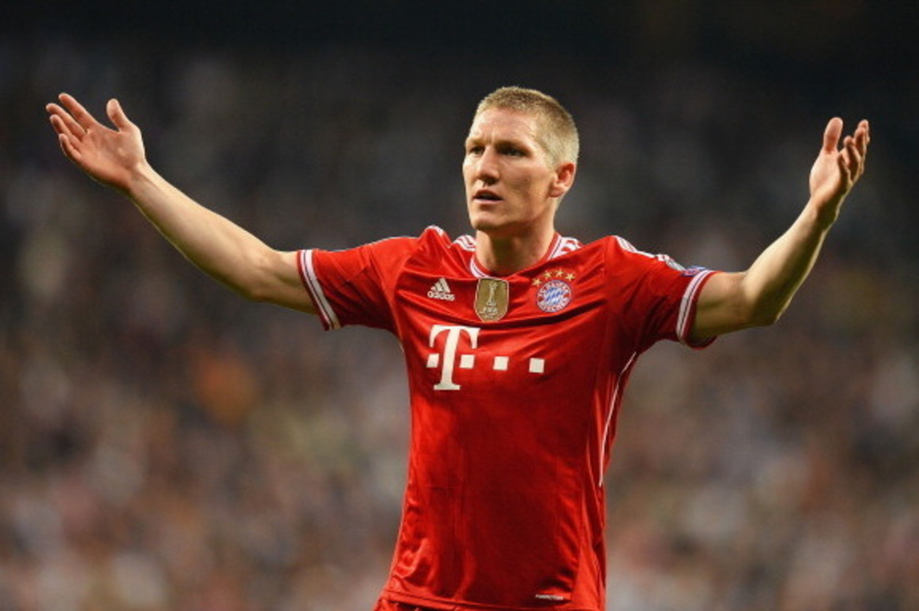 MADRID, SPAIN - APRIL 23:  Bastian Schweinsteiger of Bayern Muenchen looks dejected during the UEFA Champions League semi-final first leg match between Real Madrid and FC Bayern Muenchen at the Estadio Santiago Bernabeu on April 23, 2014 in Madrid, Spain.