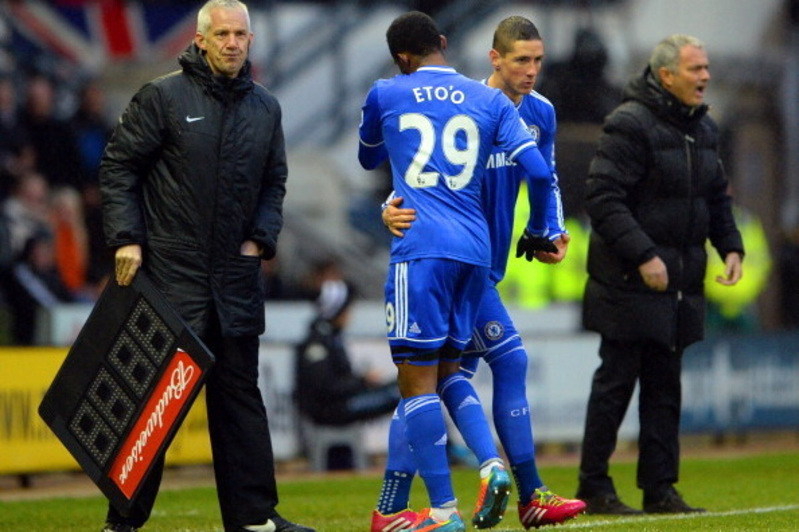 DERBY, ENGLAND - JANUARY 05:  Fernando Torres of Chelsea replaces Samuel Eto'o of Chelsea during the Budweiser FA Cup Third Round match between Derby County and Chelsea at iPro Stadium on January 5, 2014 in Derby, England.  (Photo by Michael Regan/Getty I