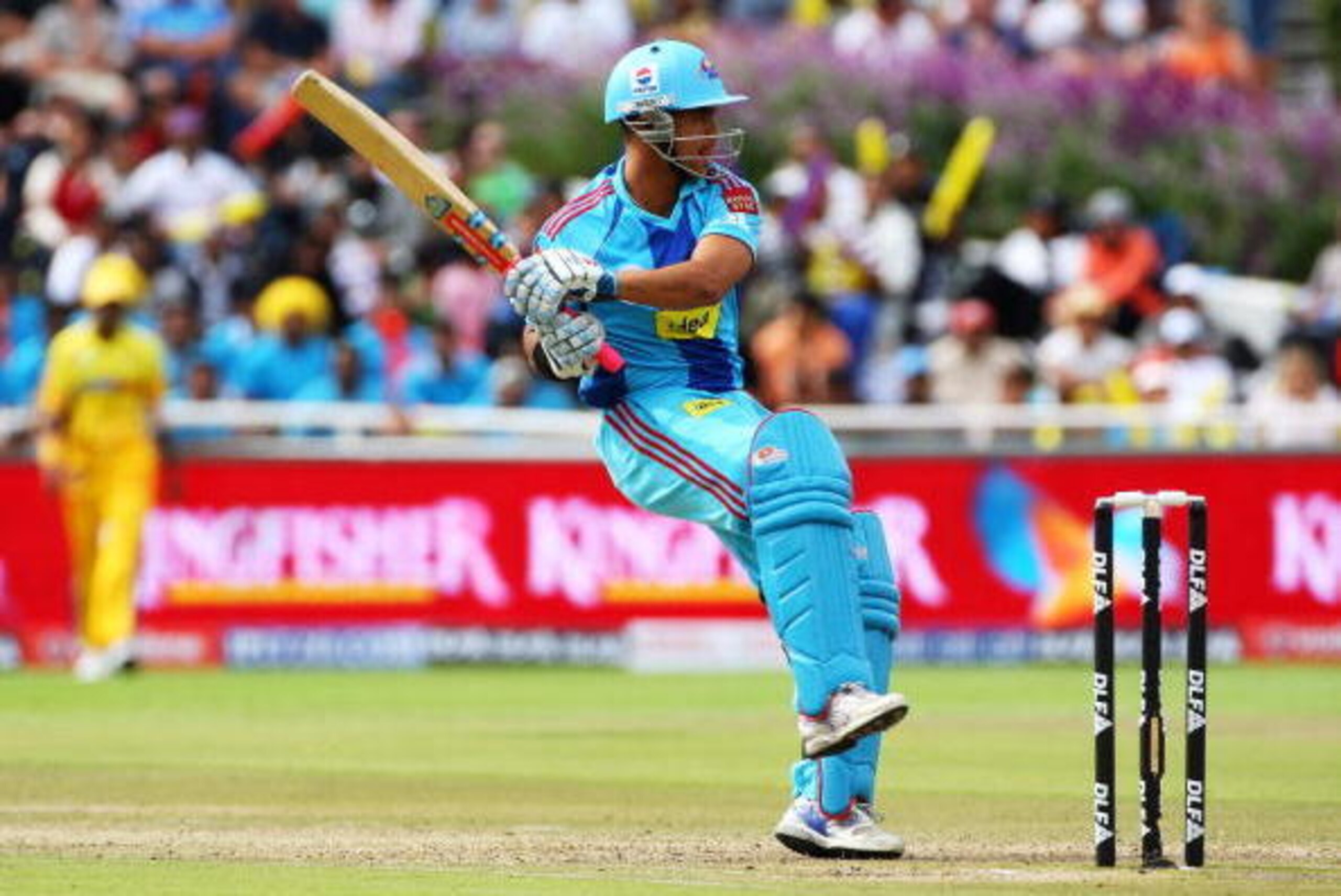 CAPE TOWN, SOUTH AFRICA - APRIL 18:  JP Duminy of Mumbai hits out during the IPL T20 match between Mumbai Indians and Chennai Super Kings at Newlands Cricket Ground on April 18, 2009 in Cape Town, South Africa.  (Photo by Tom Shaw/Getty Images)
