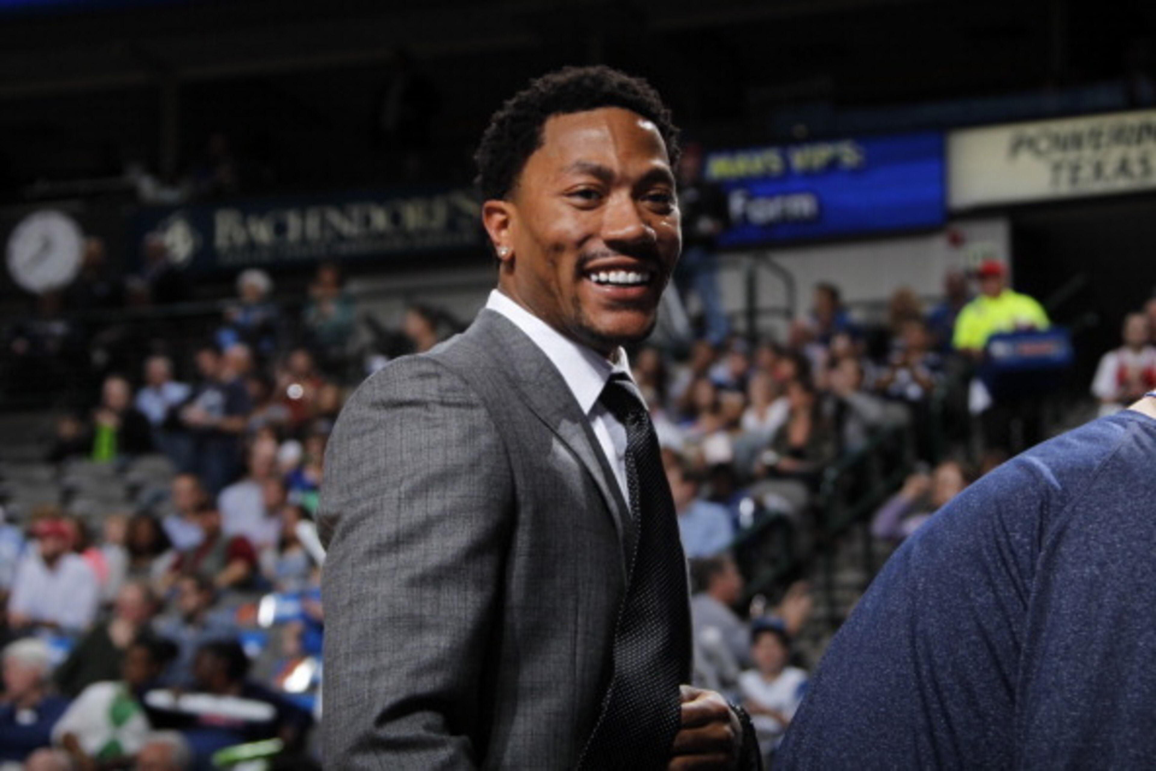 DALLAS, TX - FEBRUARY 28: Derrick Rose #1 of the Chicago Bulls at a game against the Dallas Mavericks on February 28, 2014 at the American Airlines Center in Dallas, Texas. NOTE TO USER: User expressly acknowledges and agrees that, by downloading and or u