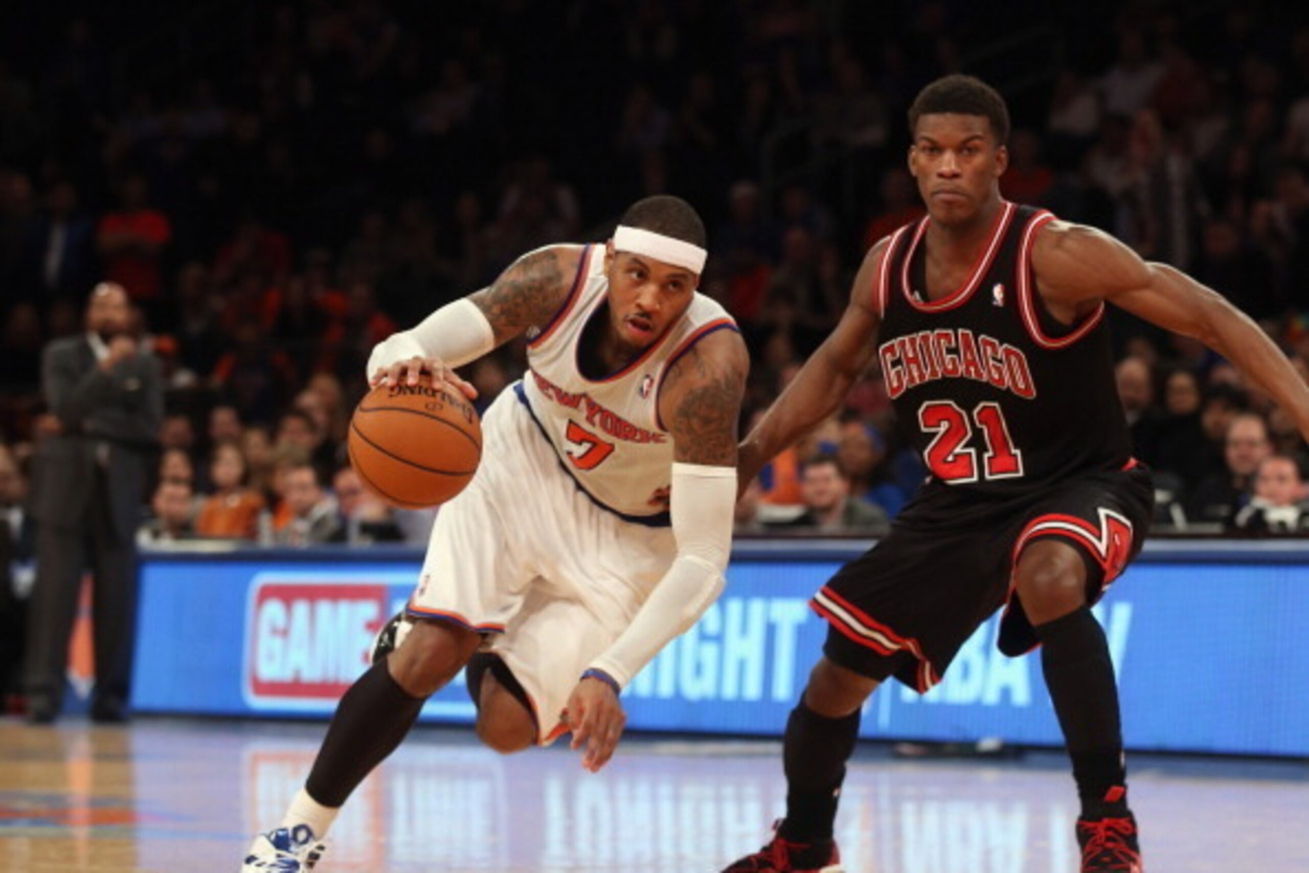 NEW YORK, NY - JANUARY 11:  Carmelo Anthony #7 of the New York Knicks dribbles the ball against the Chicago Bulls at Madison Square Garden on January 11, 2013 in New York City. NOTE TO USER: User expressly acknowledges and agrees that, by downloading and/