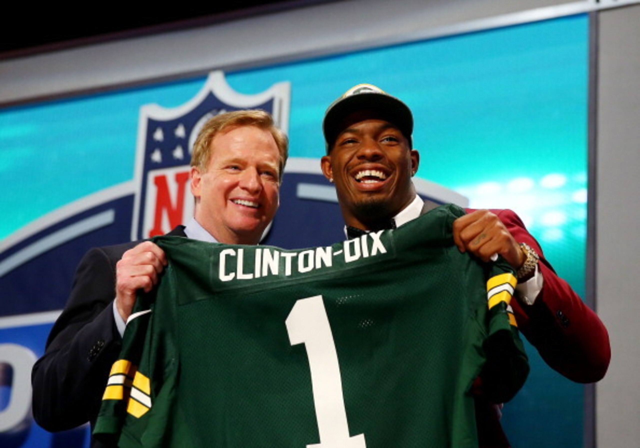 NEW YORK, NY - MAY 08:  Ha Ha Clinton-Dix of the Alabama Crimson Tide poses with NFL Commissioner Roger Goodell after he was picked #21 overall by the Green Bay Packers during the first round of the 2014 NFL Draft at Radio City Music Hall on May 8, 2014 i