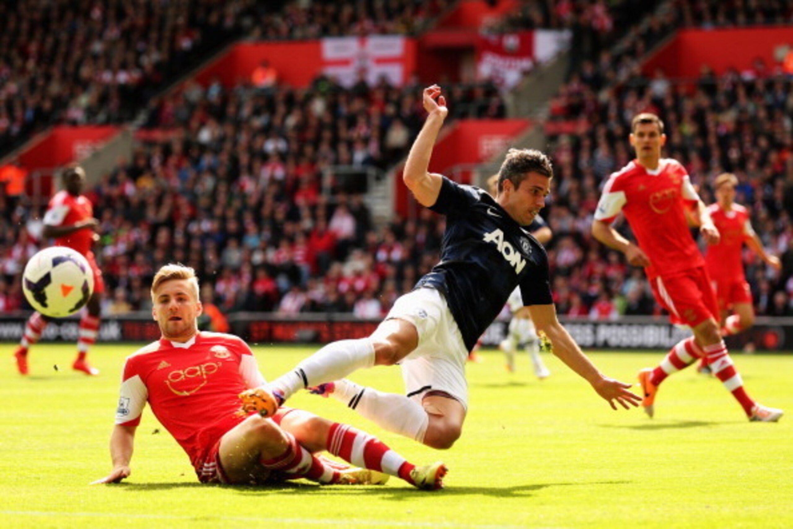 SOUTHAMPTON, ENGLAND - MAY 11: Robin van Persie (R) of Manchester United is tackled by Luke Shaw (L) of Southampton during the Barclays Premier League match between Southampton and Manchester United at St Mary's Stadium on May 11, 2014 in Southampton, En SOUTHAMPTON, ENGLAND - MAY 11: Robin van Persie (R) of Manchester United is tackled by Luke Shaw (L) of Southampton during the Barclays Premier League match between Southampton and Manchester United at St Mary's Stadium on May 11, 2014 in Southampton, En