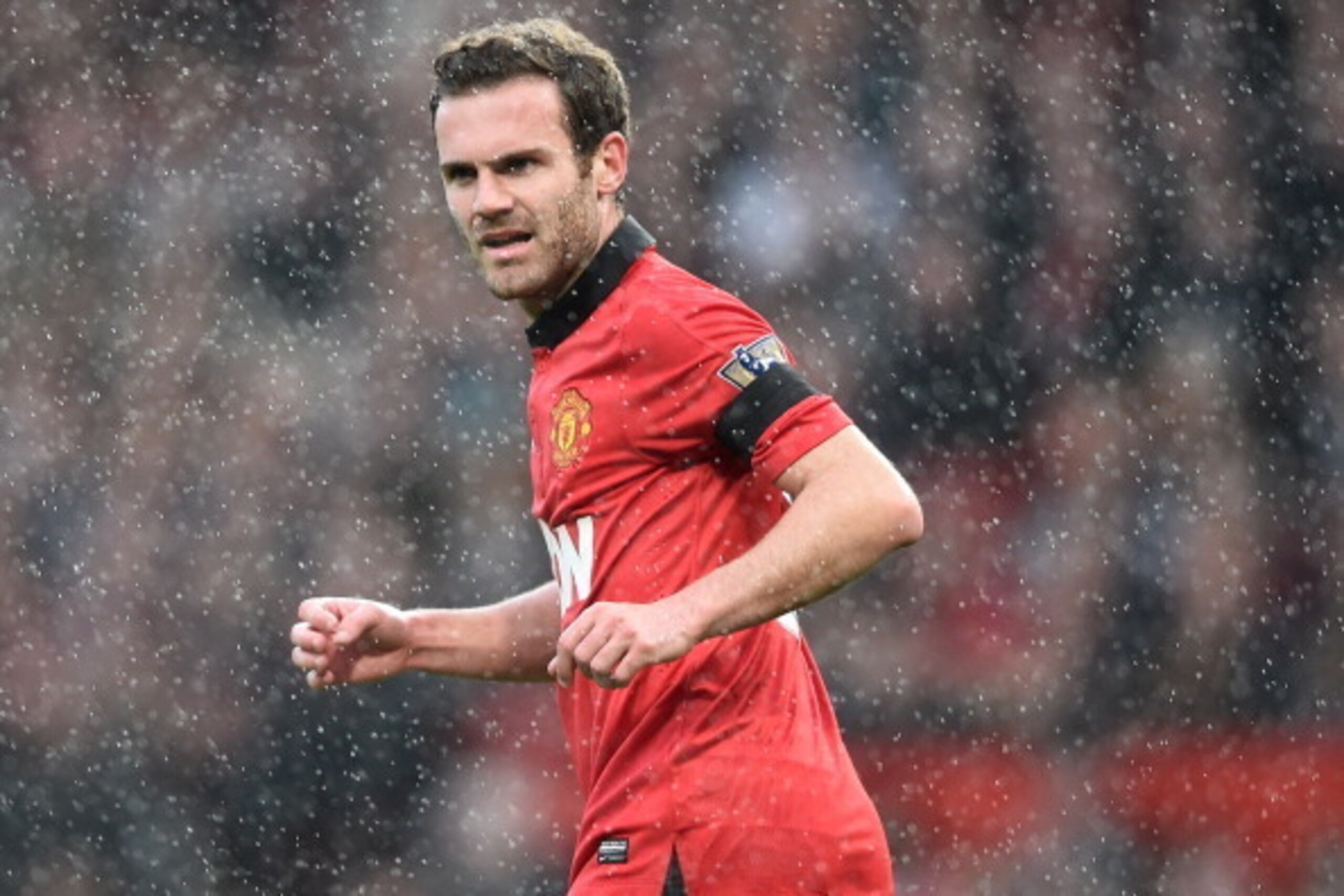 MANCHESTER, ENGLAND - APRIL 26: Juan Mata of Manchester United in a rain during the Barclays Premier League match between Manchester United and Norwich City at Old Trafford on April 26, 2014 in Manchester, England.  (Photo by Laurence Griffiths/Getty Imag