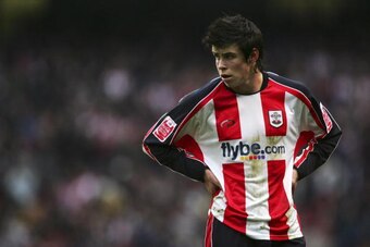MANCHESTER, UNITED KINGDOM - JANUARY 28: Gareth Bale of Southampton looks on during the FA Cup sponsored by E.ON Fourth Round match between Manchester City and Southampton at The City of Manchester Stadium on January 28, 2007 in Manchester, England. (Phot