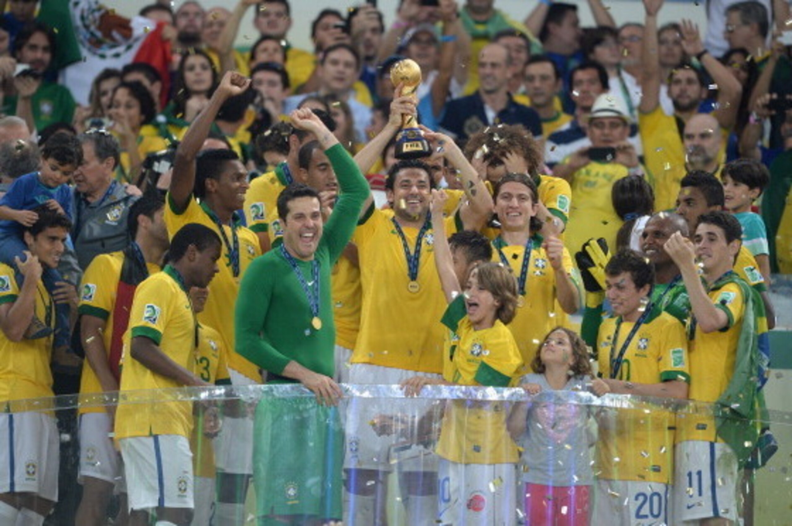 RIO DE JANEIRO, BRAZIL - JUNE 30:  Fred of Brazil  lifts the trophy with histeam-mates at the end of the FIFA Confederations Cup Brazil 2013 Final match between Brazil and Spain at Maracana on June 30, 2013 in Rio de Janeiro, Brazil.  (Photo by Michael Re