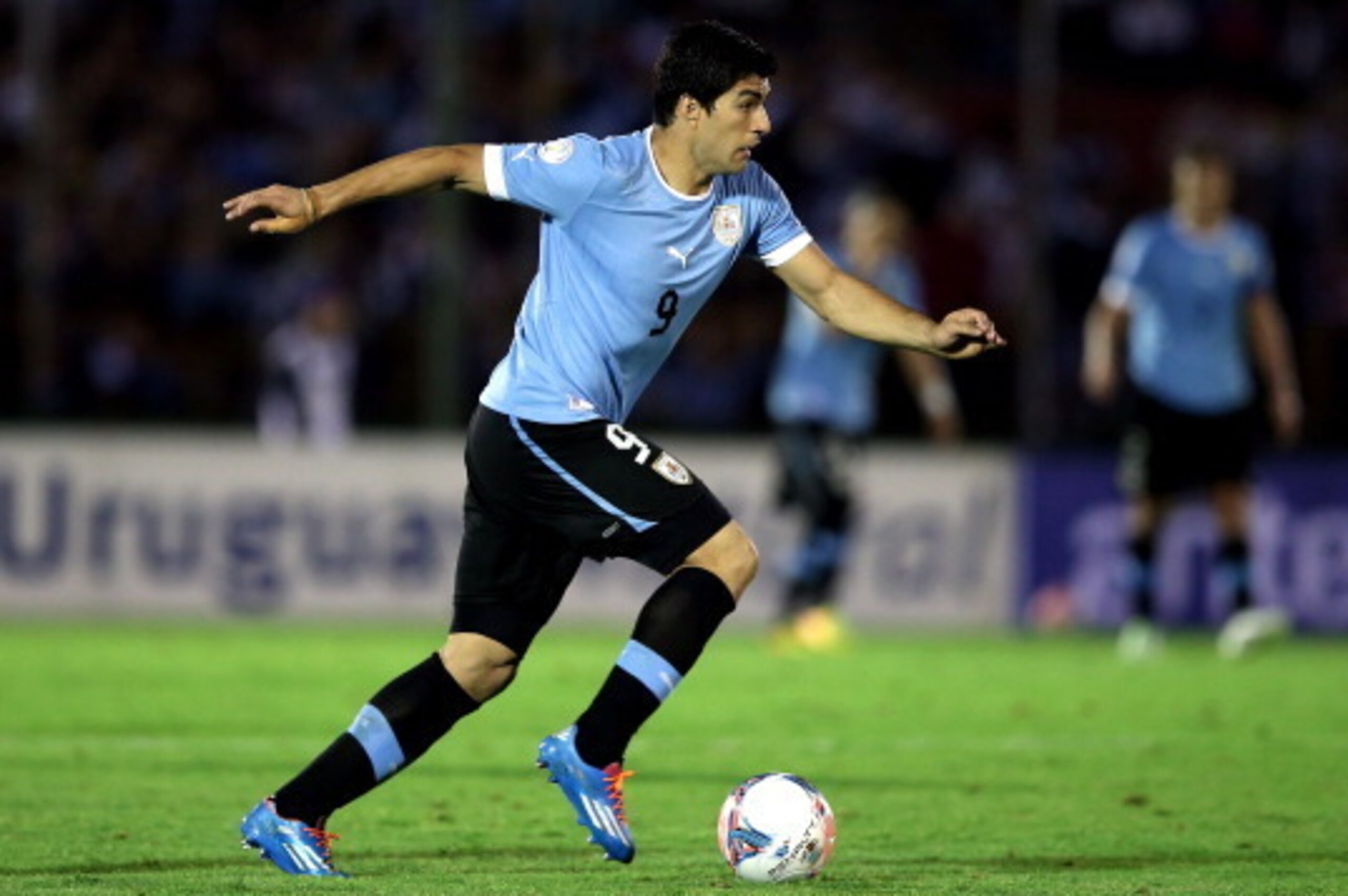 MONTEVIDEO, URUGUAY - NOVEMBER 20:  Luis Suarez of Uruguay runs with the ball during leg 2 of the FIFA World Cup Qualifier match between Uruguay and Jordan at Centenario Stadium Stadium on November 20, 2013 in Montevideo, Uruguay.  (Photo by Friedemann Vo