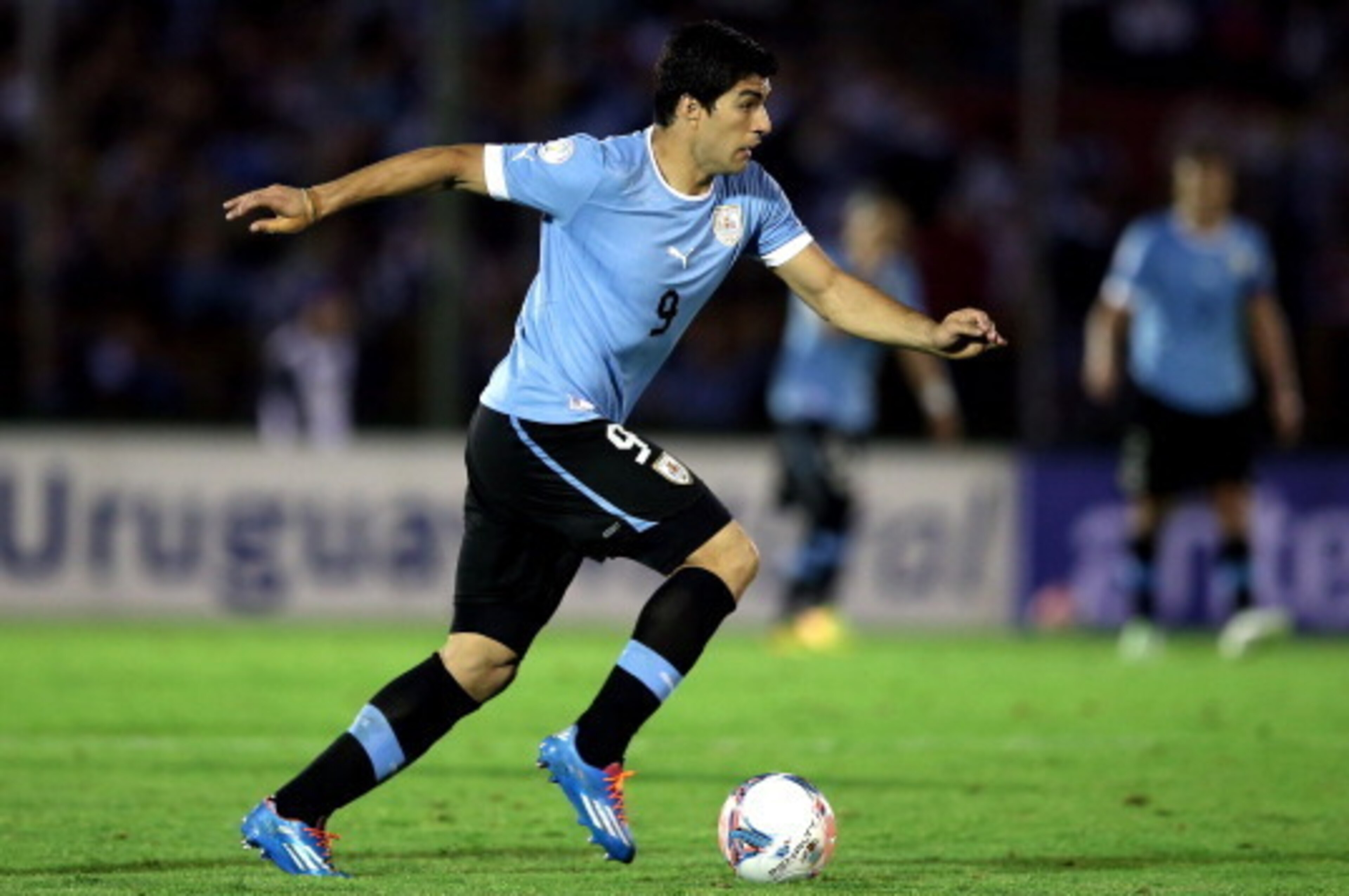 MONTEVIDEO, URUGUAY - NOVEMBER 20: Luis Suarez of Uruguay runs with the ball during leg 2 of the FIFA World Cup Qualifier match between Uruguay and Jordan at Centenario Stadium Stadium on November 20, 2013 in Montevideo, Uruguay. (Photo by Friedemann Vo MONTEVIDEO, URUGUAY - NOVEMBER 20: Luis Suarez of Uruguay runs with the ball during leg 2 of the FIFA World Cup Qualifier match between Uruguay and Jordan at Centenario Stadium Stadium on November 20, 2013 in Montevideo, Uruguay. (Photo by Friedemann Vo