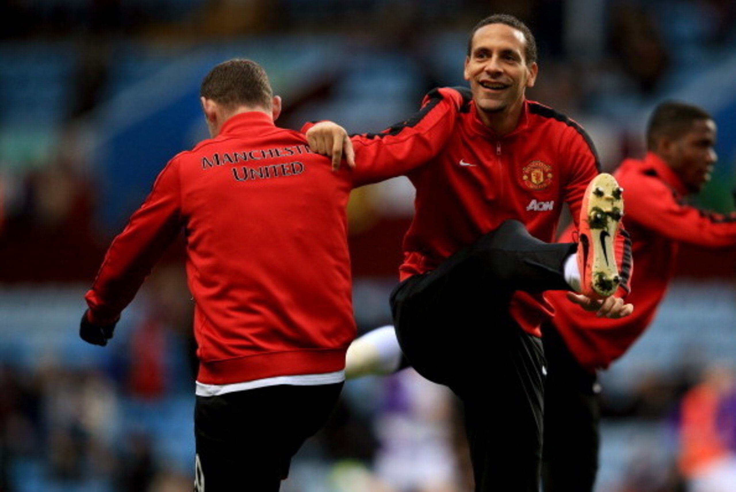 BIRMINGHAM, ENGLAND - DECEMBER 15: Wayne Rooney (L) and Rio Ferdinand of Manchester United warm up prior to the Barclays Premier League match between Aston Villa and Manchester United at Villa Park on December 15, 2013 in Birmingham, England. (Photo by BIRMINGHAM, ENGLAND - DECEMBER 15: Wayne Rooney (L) and Rio Ferdinand of Manchester United warm up prior to the Barclays Premier League match between Aston Villa and Manchester United at Villa Park on December 15, 2013 in Birmingham, England. (Photo by