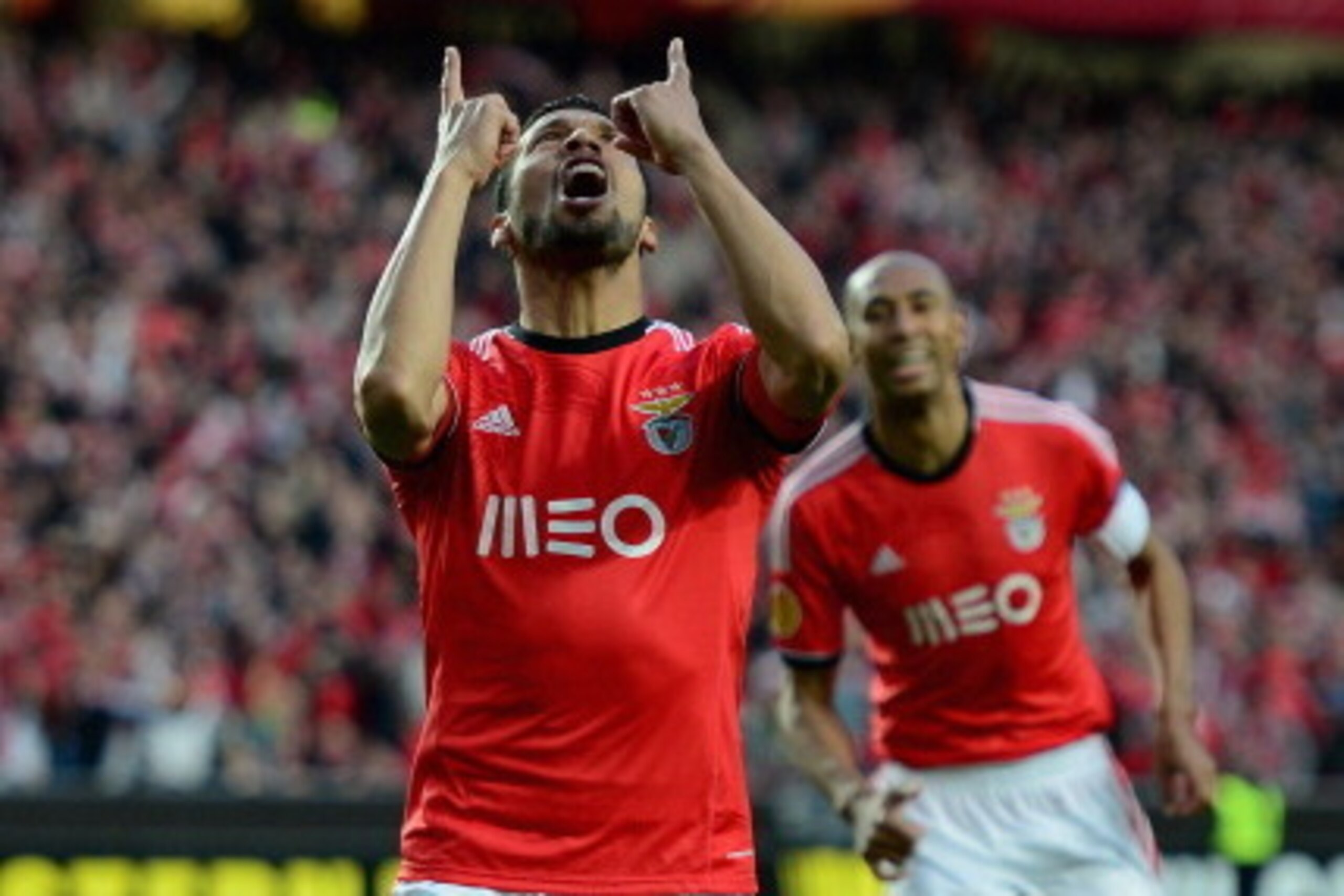 LISBON, PORTUGAL - APRIL 24:  Ezequiel Garay of Benfica celebrates his goal during the UEFA Europa League Semi Final between SL Benfica and Juventus at Estadio da Luz on April 24, 2014 in Lisbon, Portugal.  (Photo by Jamie McDonald/Getty Images)