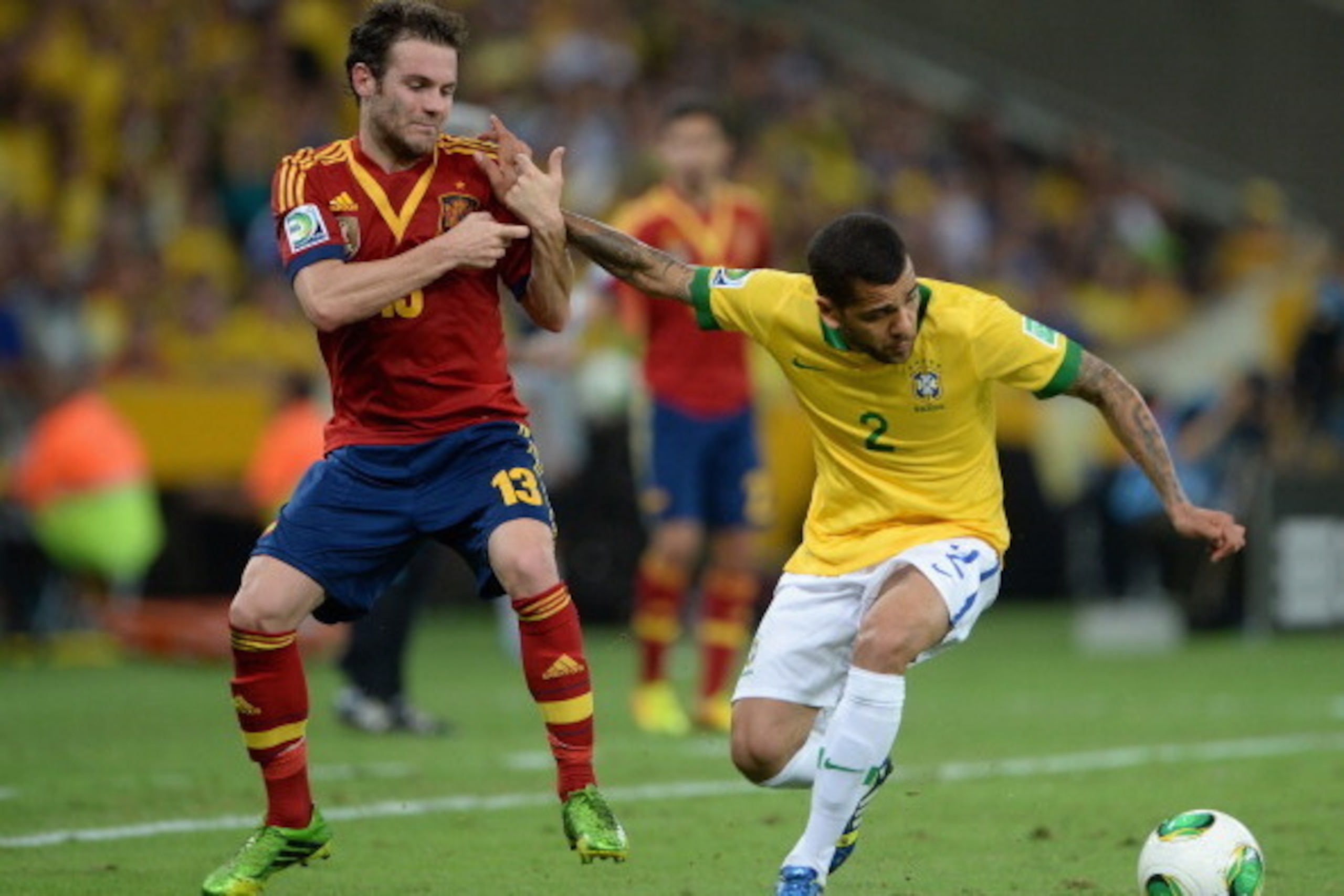 RIO DE JANEIRO, BRAZIL - JUNE 30:  Juan Mata of Spain competes with Daniel Alves of Brazil during the FIFA Confederations Cup Brazil 2013 Final match between Brazil and Spain at Maracana on June 30, 2013 in Rio de Janeiro, Brazil.  (Photo by Michael Regan