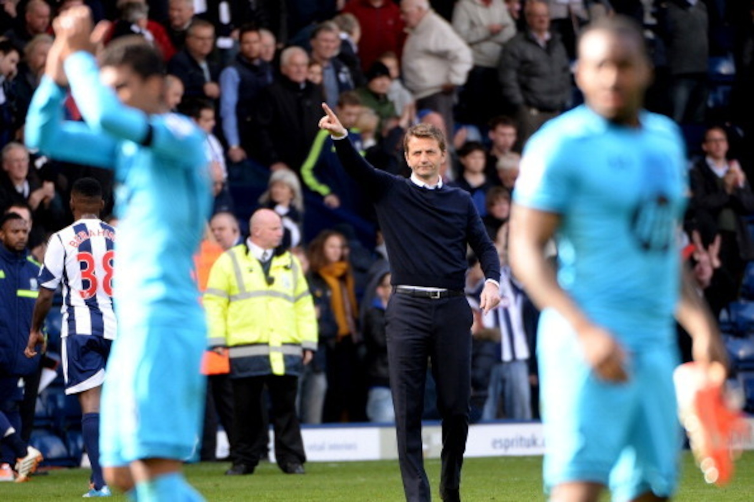 WEST BROMWICH, ENGLAND - APRIL 12:  Tim Sherwood the manager of Tottenham waves to the crowd after the Premier League match between West Bromwich Albion and Tottenham Hotspur at The Hawthorns on April 12, 2014 in West Bromwich, England.  (Photo by Ross Ki