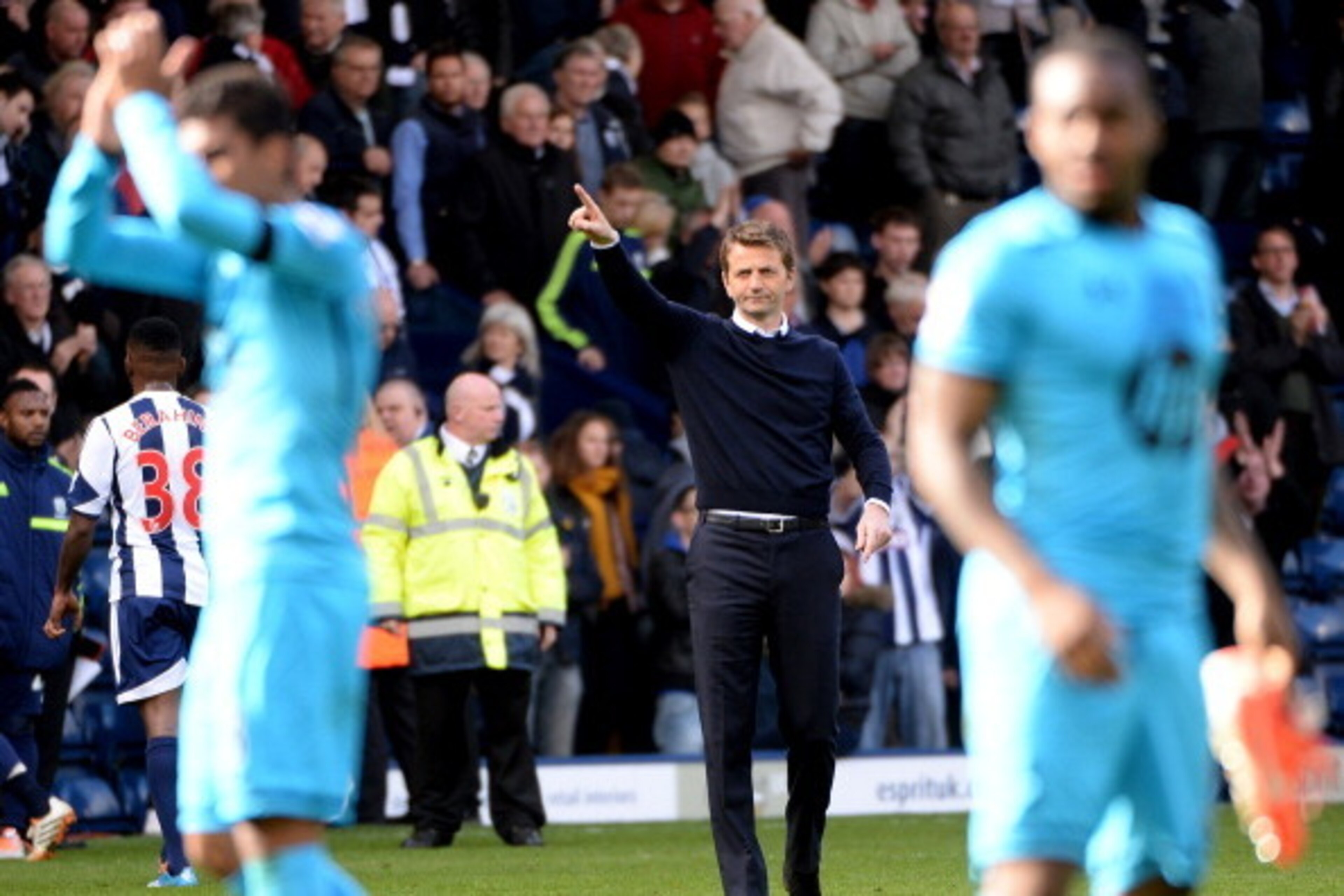 WEST BROMWICH, ENGLAND - APRIL 12:  Tim Sherwood the manager of Tottenham waves to the crowd after the Premier League match between West Bromwich Albion and Tottenham Hotspur at The Hawthorns on April 12, 2014 in West Bromwich, England.  (Photo by Ross Ki