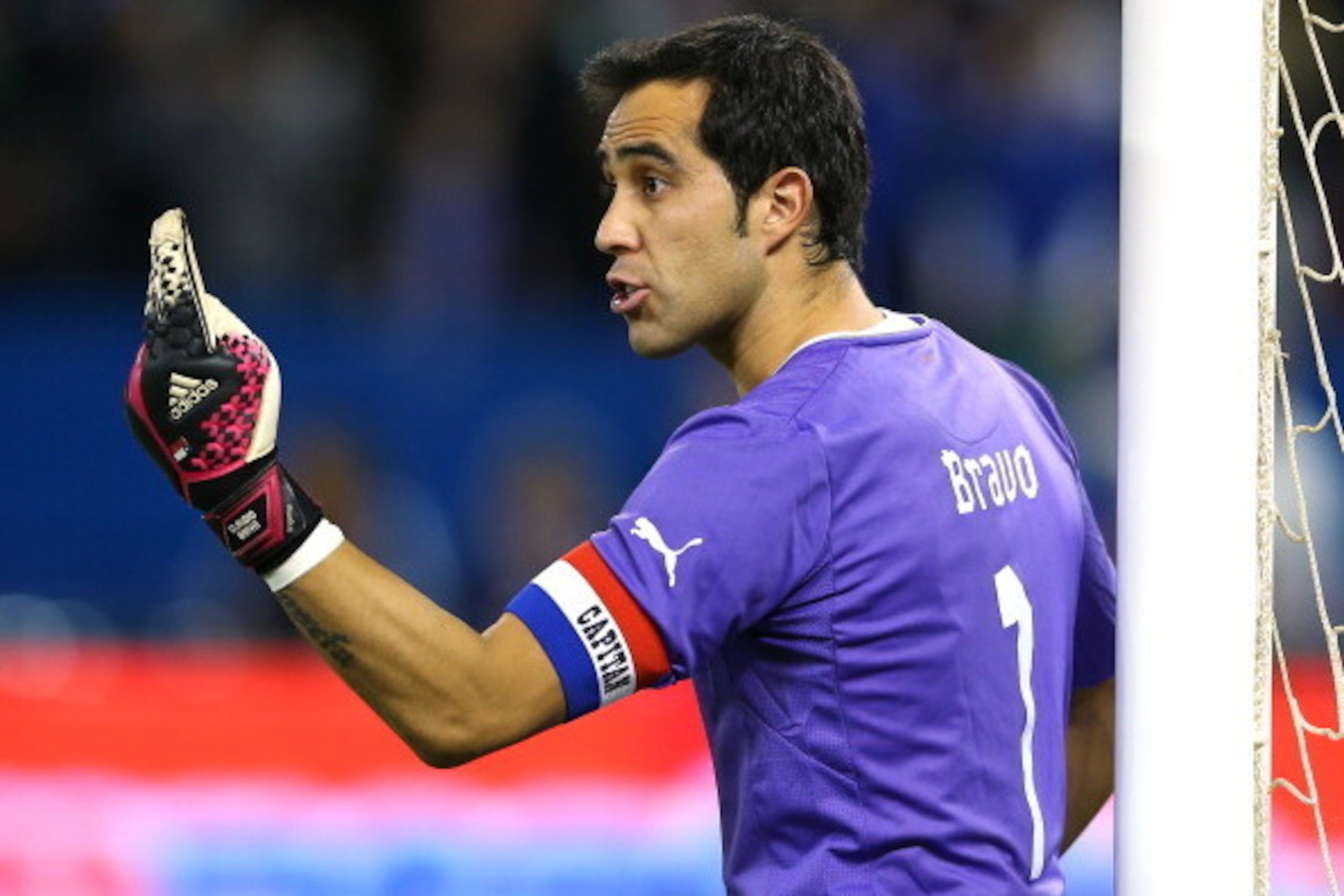 TORONTO, ON - NOVEMBER 19:  Claudio Bravo #1 of Chile directs his teammates in the second half against Brazil during a friendly match at Rogers Centre on November 19, 2013 in Toronto, Canada.Brazil defeated Chile 2-1.  (Photo by Elsa/Getty Images)