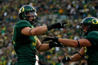 EUGENE, OR - NOVEMBER 26:  Colt Lyerla #32 of the Oregon Ducks celebrates a touchdown against the Oregon State Beavers during the 115th Civil War on November 26, 2011 at the Autzen Stadium in Eugene, Oregon.  (Photo by Jonathan Ferrey/Getty Images)