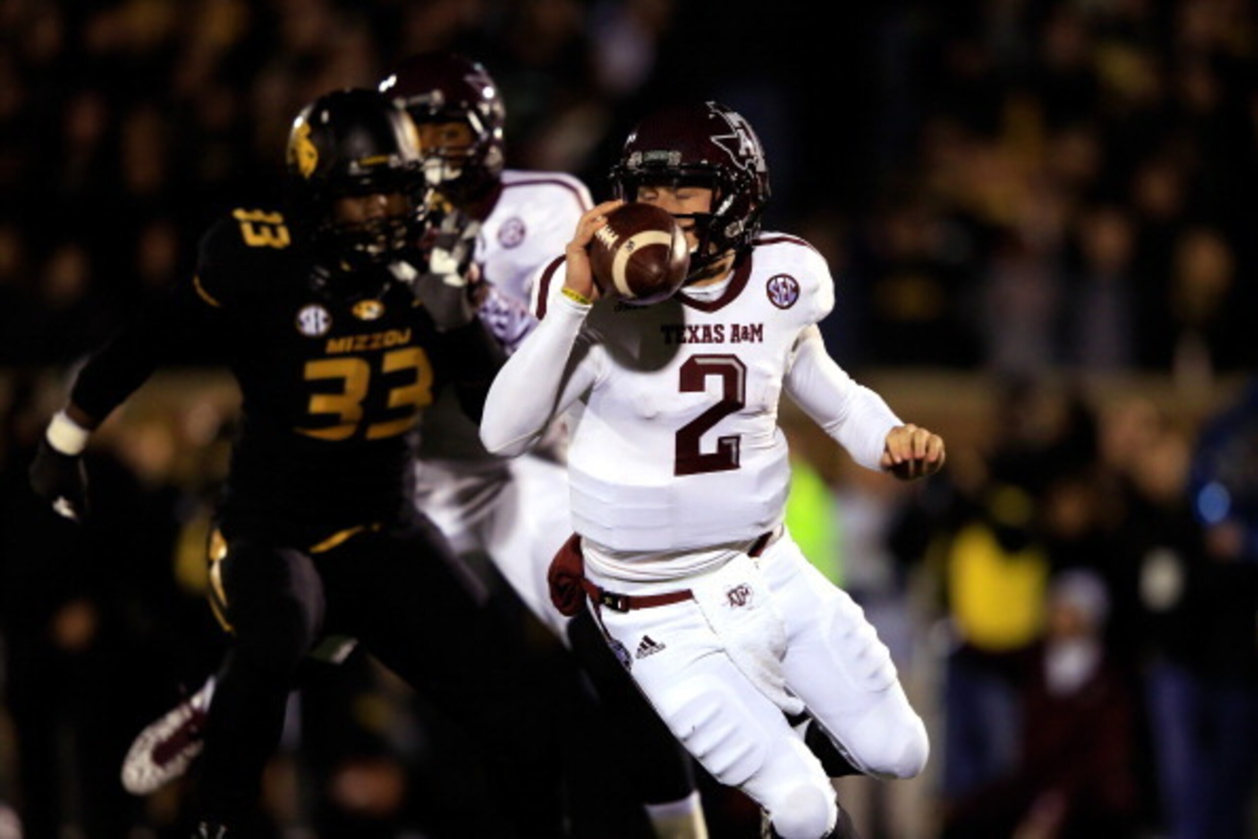 COLUMBIA, MO - NOVEMBER 30: Quarterback Johnny Manziel #2 of the Texas A&M Aggies scrambles as defensive lineman Markus Golden #33 of the Missouri Tigers persues during the game on November 30, 2013 in Columbia, Missouri. (Photo by Jamie Squire/Getty Im COLUMBIA, MO - NOVEMBER 30: Quarterback Johnny Manziel #2 of the Texas A&M Aggies scrambles as defensive lineman Markus Golden #33 of the Missouri Tigers persues during the game on November 30, 2013 in Columbia, Missouri. (Photo by Jamie Squire/Getty Im
