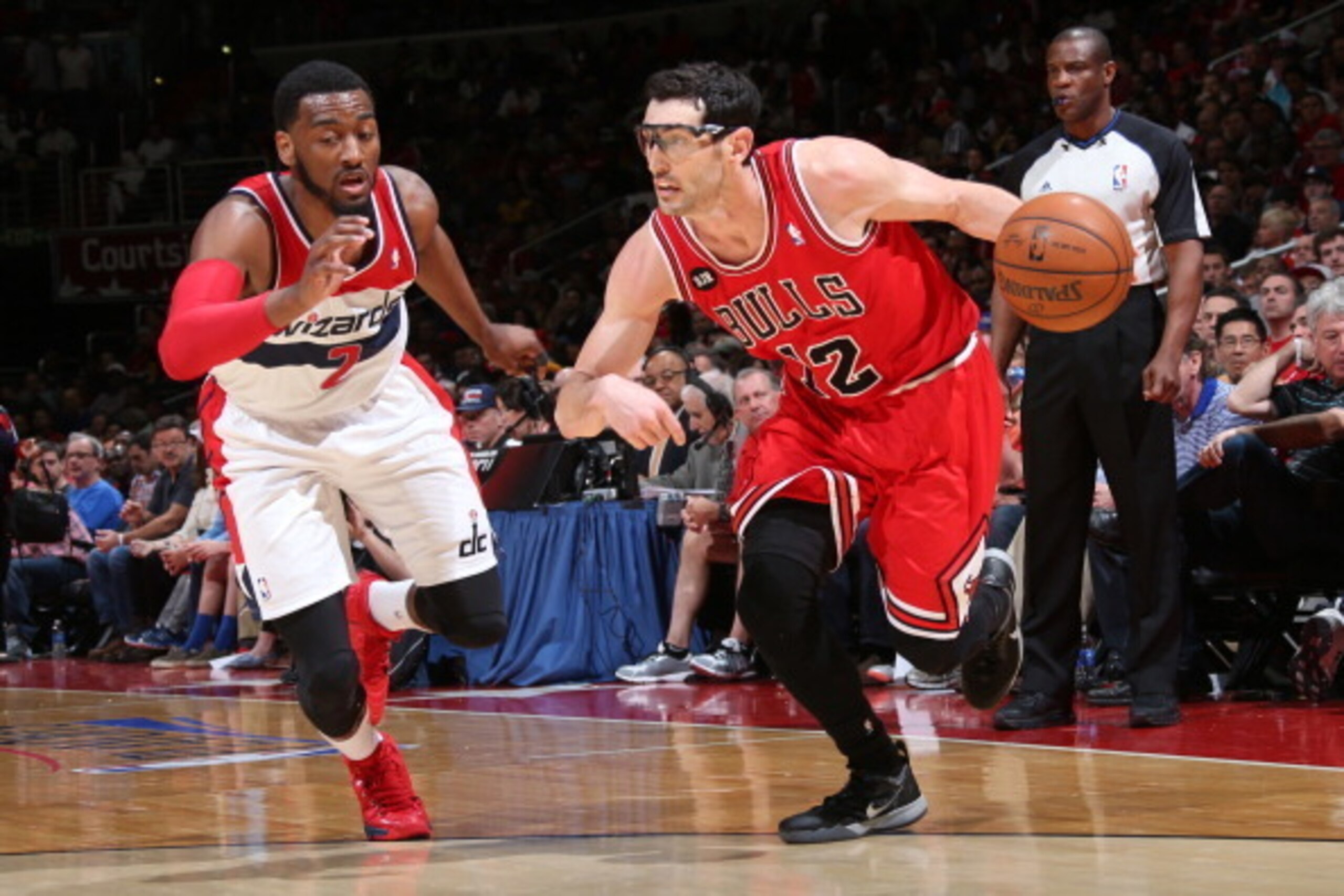 WASHINGTON, DC - APRIL 27:  Kirk Hinrich #12 of the Chicago Bulls handles the ball against the Washington Wizards in Game Four of the Eastern Conference Quarterfinals on April 27, 2014 at Verizon Center in Washington, DC.  NOTE TO USER: User expressly ack