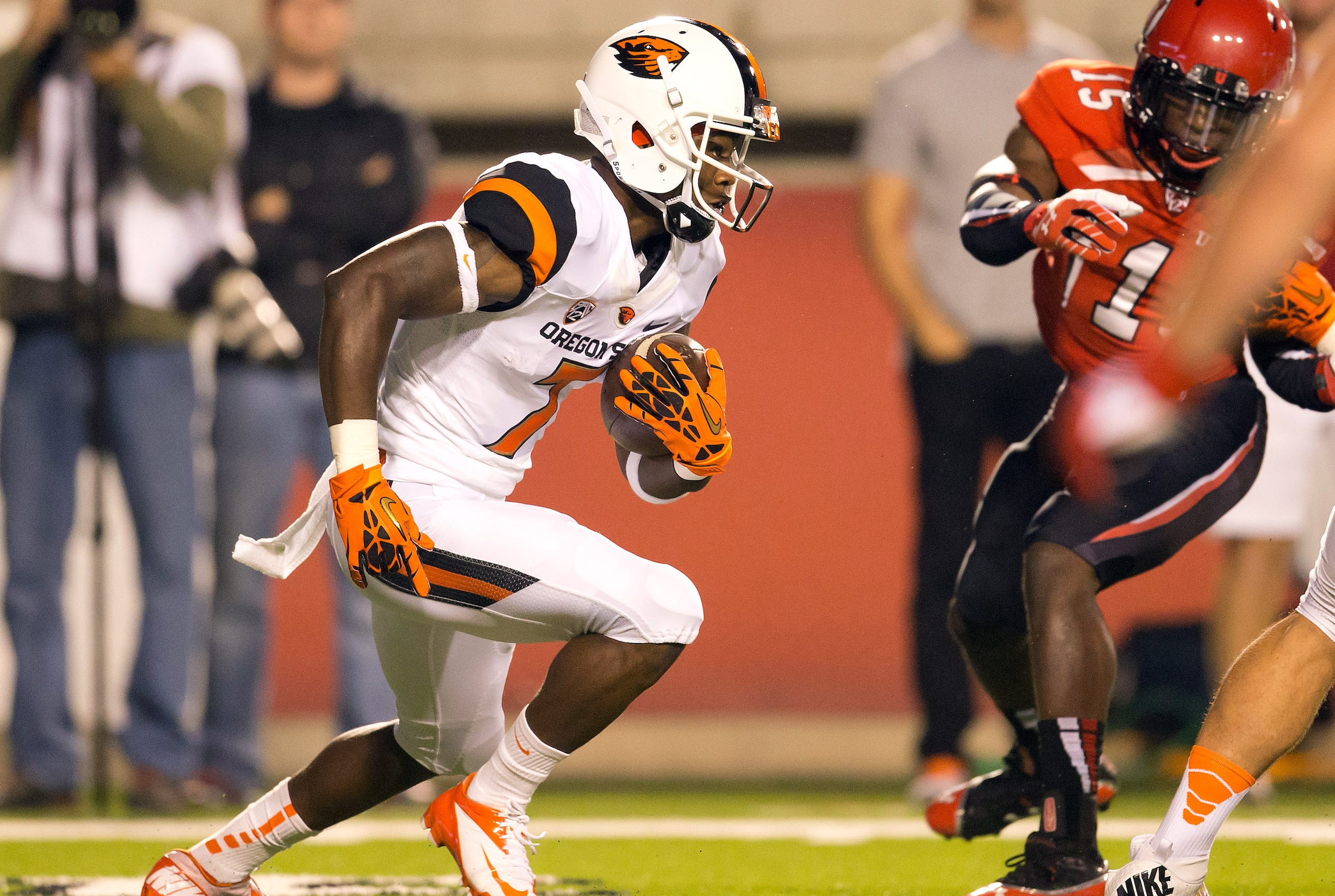 Sep 14, 2013; Salt Lake City, UT, USA; Oregon State Beavers wide receiver Brandin Cooks (7) runs the ball during the first quarter against the Utah Utes at Rice-Eccles Stadium. Mandatory Credit: Russ Isabella-USA TODAY Sports