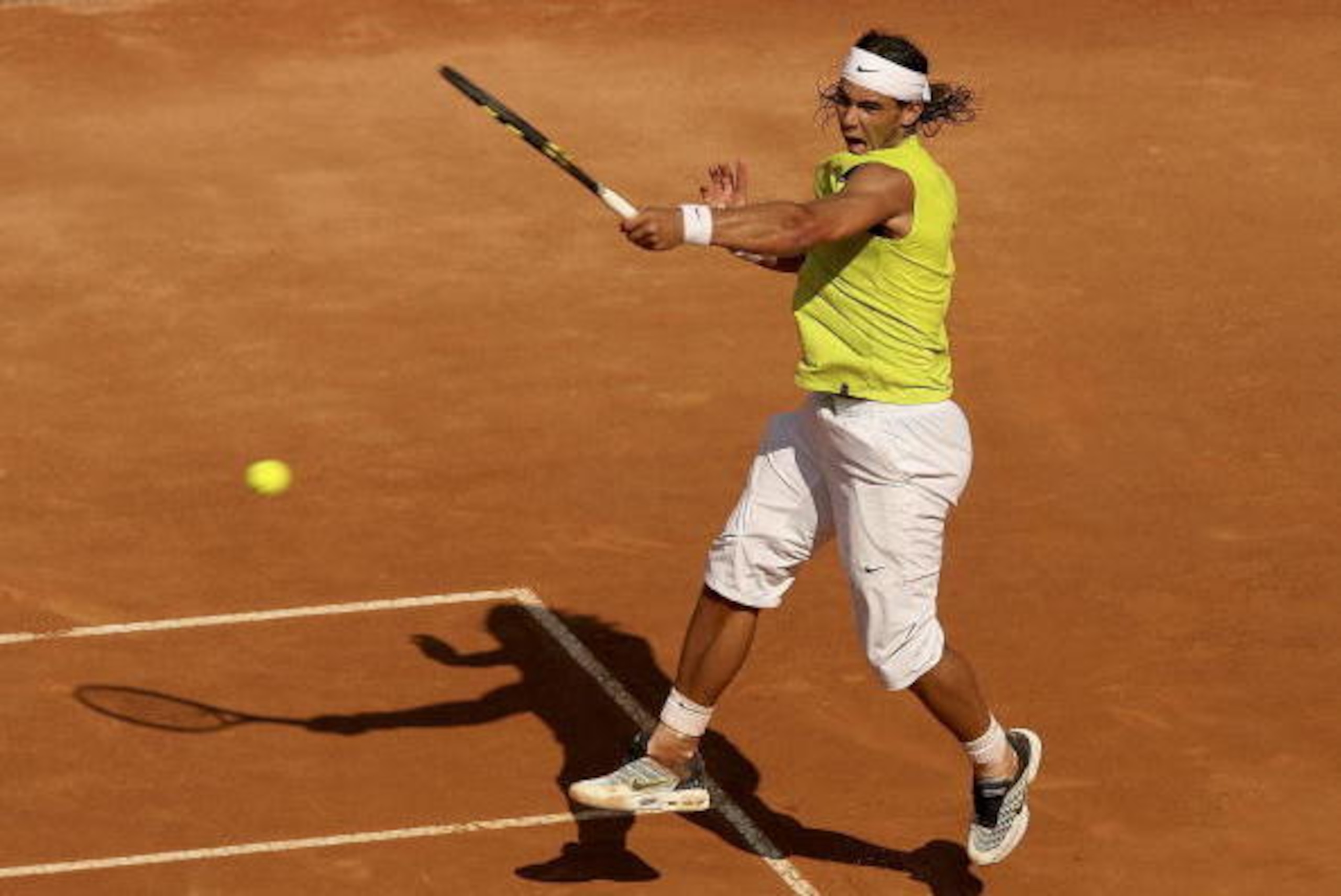 ROME - MAY 14:  Rafael Nadal of Spain plays a forehand against Roger Federer of Switzerland in the final of the ATP Masters Series on May 14, 2006 at the Foro Italico in Rome, Italy.  (Photo by Clive Brunskill/Getty Images)